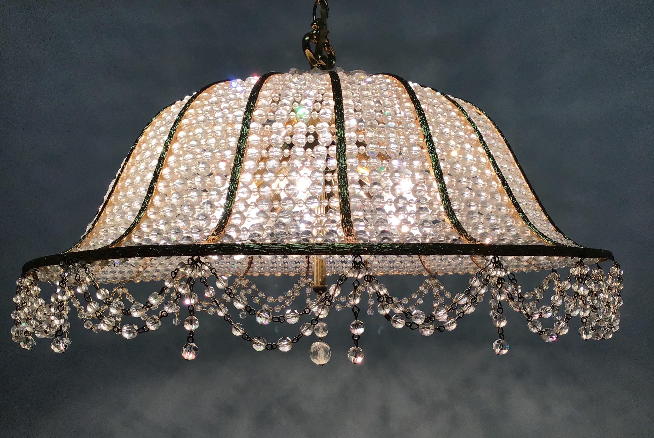 Dorato Lampadario in stile Regency dorato e con perline di Palwa, Germania, anni '60 circa in vendita