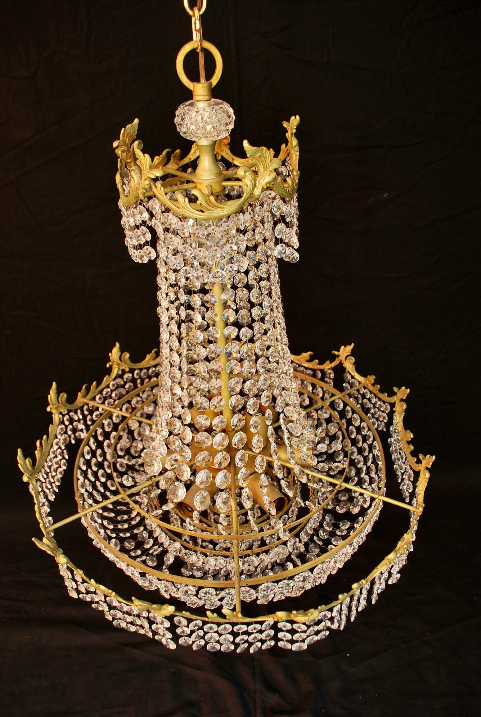 Mid-20th Century Beautiful Hollywood Regency Crystal Chandelier For Sale