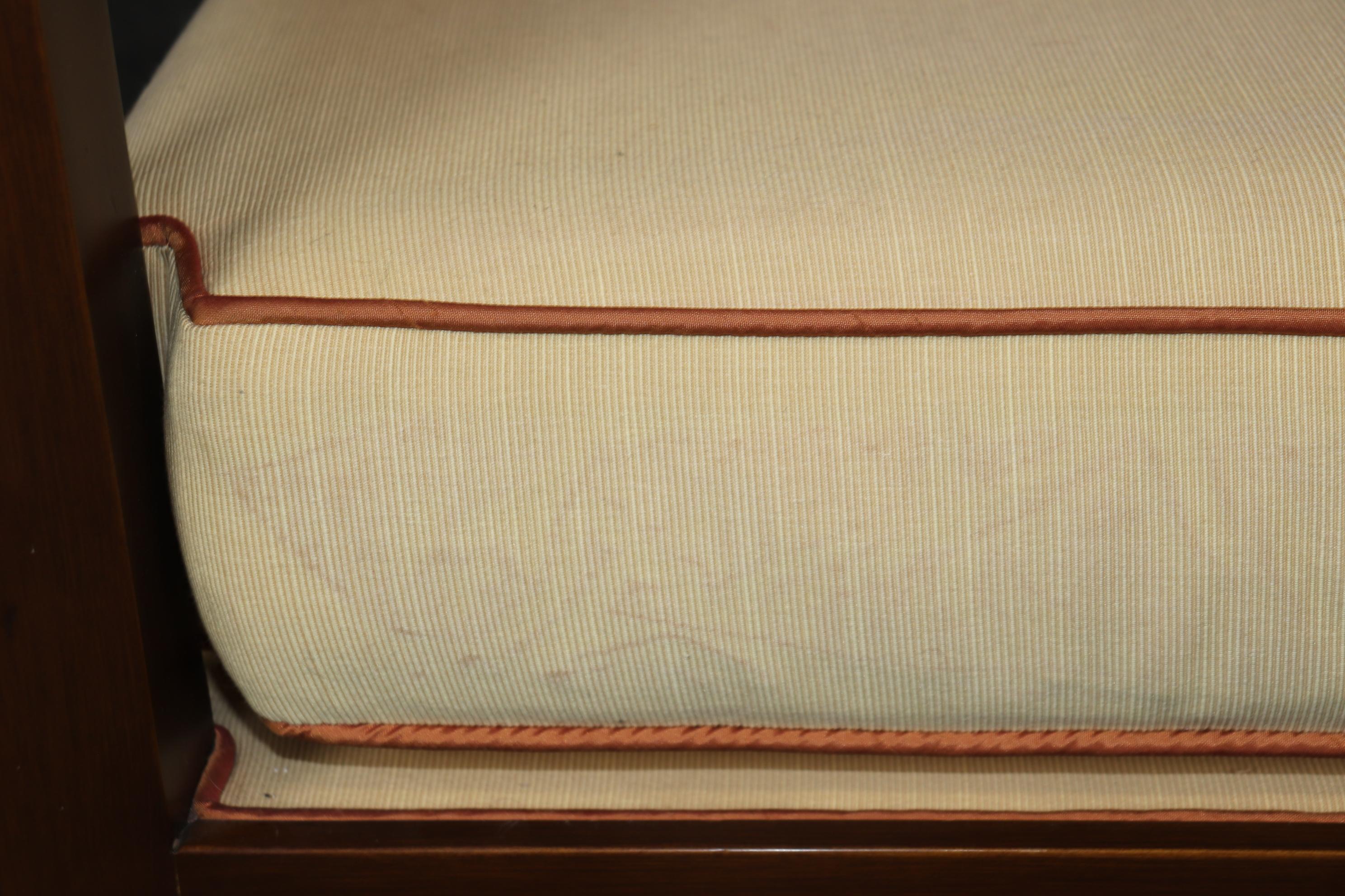Beautiful Hollywood Regency Gold Leaf Gilt and Solid Cherry Window Bench For Sale 5