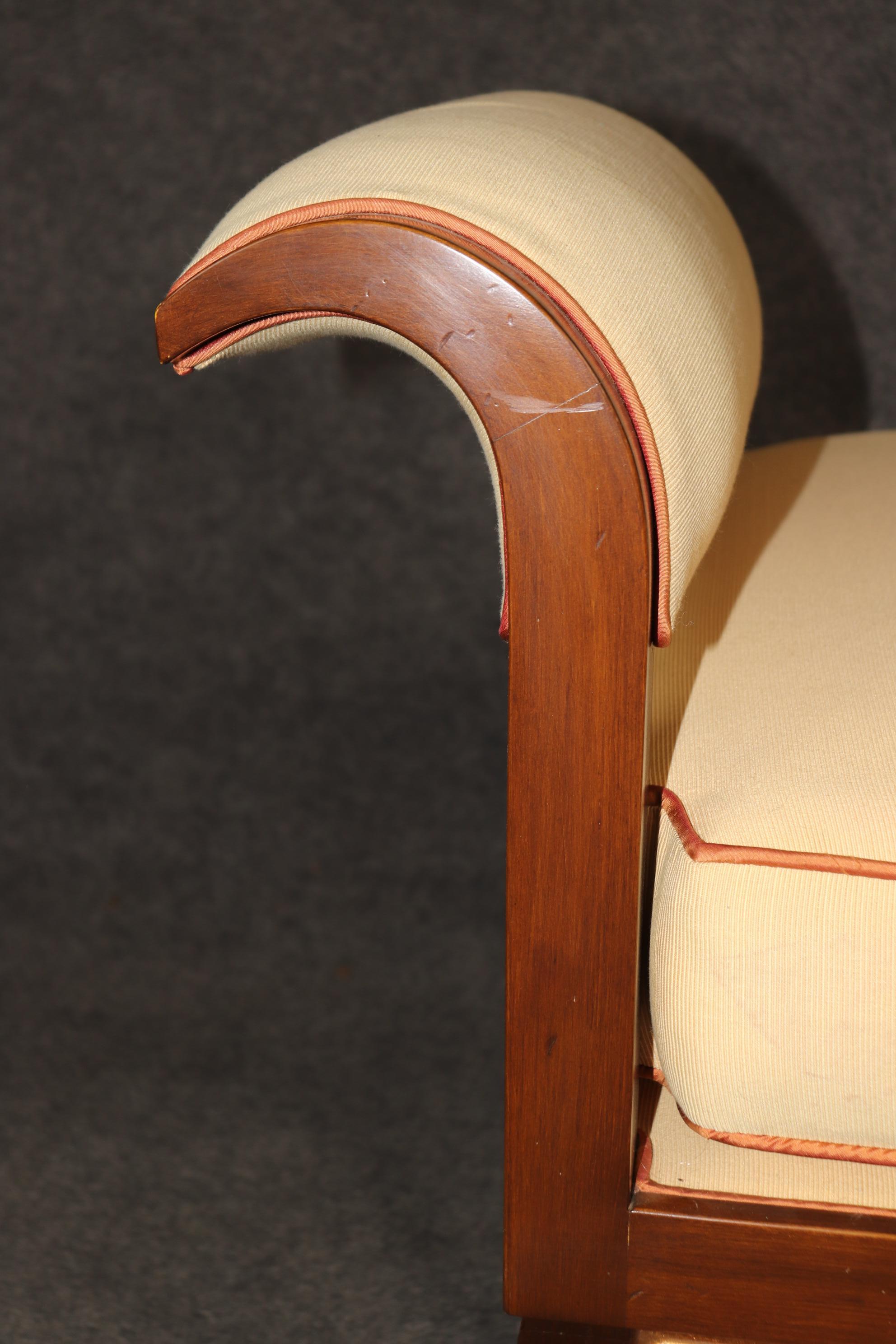 Beautiful Hollywood Regency Gold Leaf Gilt and Solid Cherry Window Bench For Sale 4