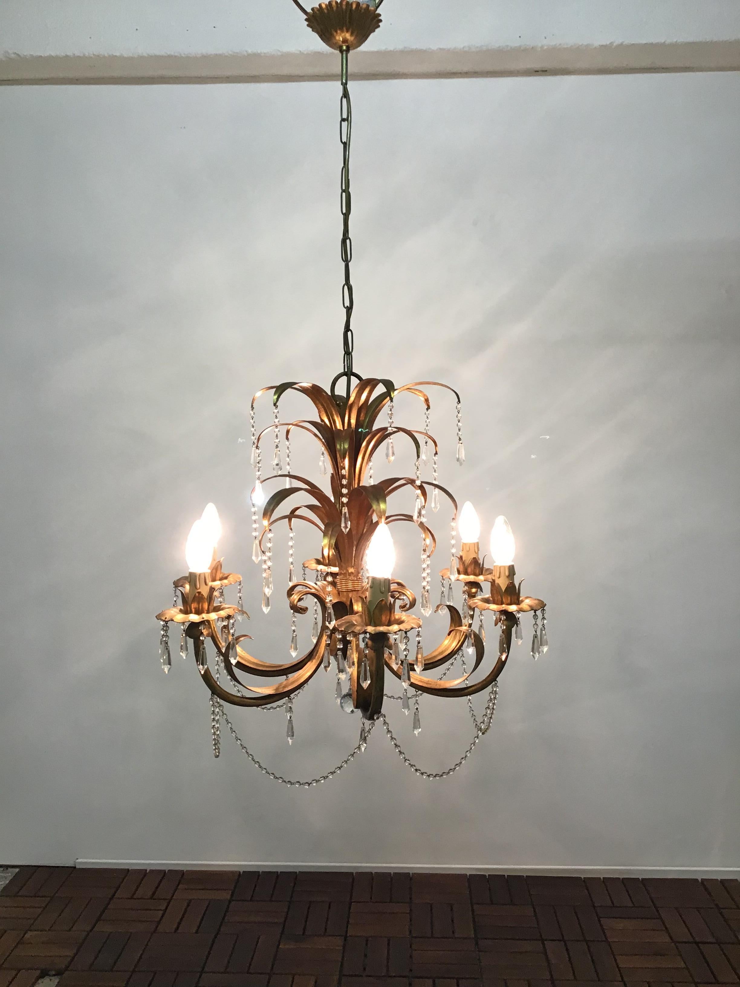 A mid-century six-light palm tree chandelier, circa 1960s.
This chandelier is made of gilt iron, decorated with crystal pearls.
Socket: Six e 14 (Edison) for standard screw bulbs.
Excellent condition.