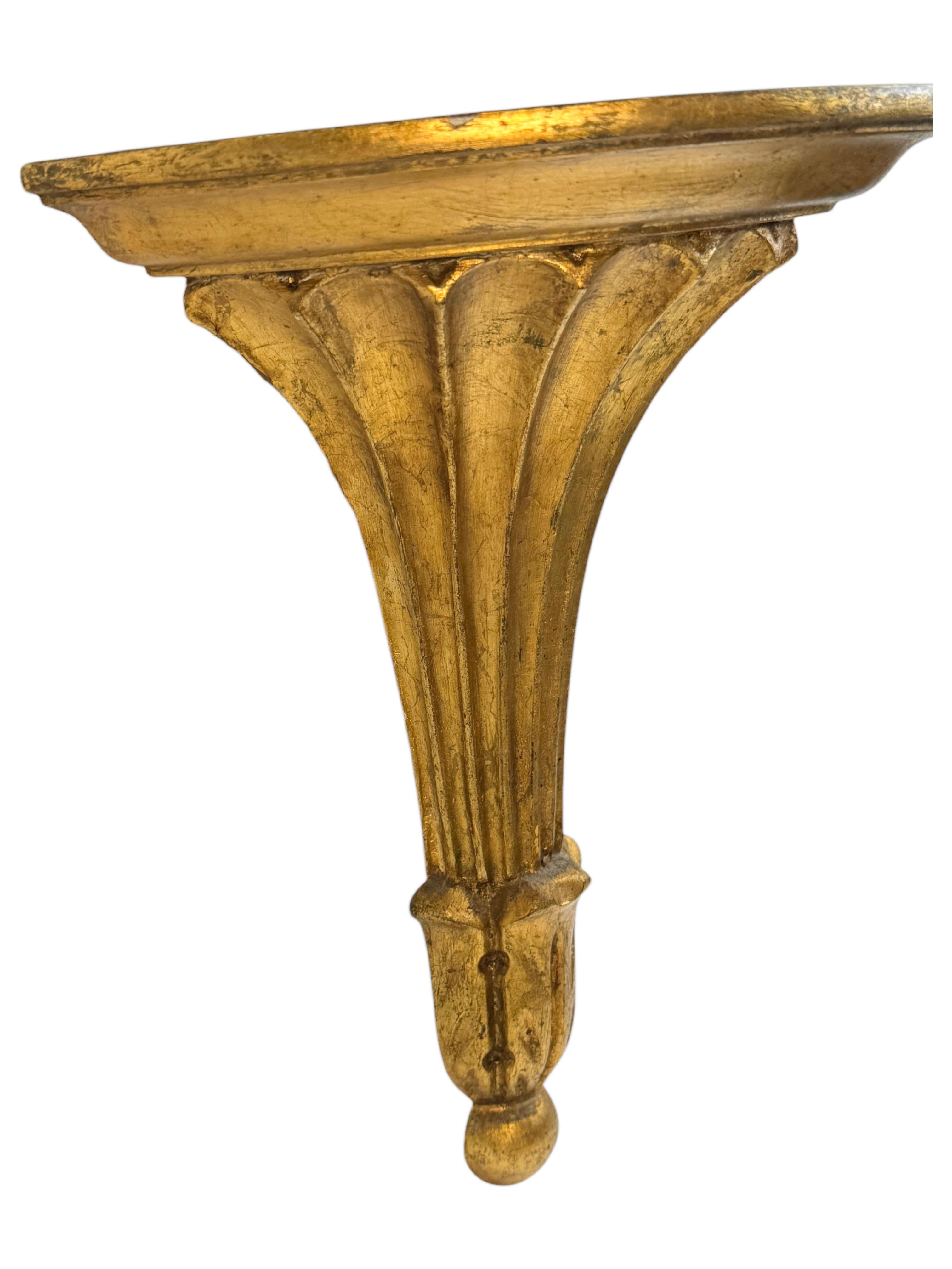 Preciosa consola de pared dorada Tole Toleware Hollywood Regency Estante Italia Años 50 en venta 2