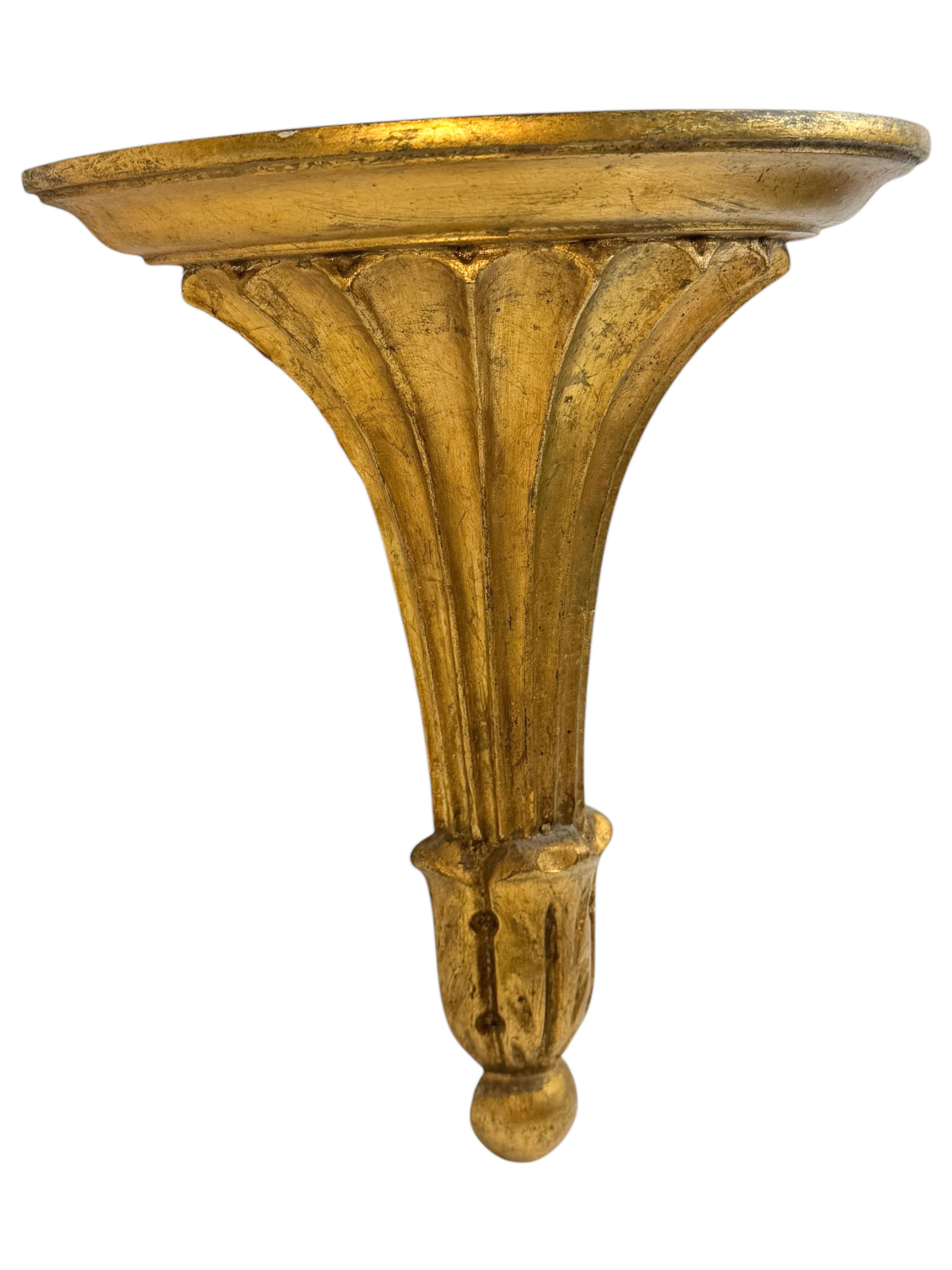 Preciosa consola de pared dorada Tole Toleware Hollywood Regency Estante Italia Años 50 Italiano en venta