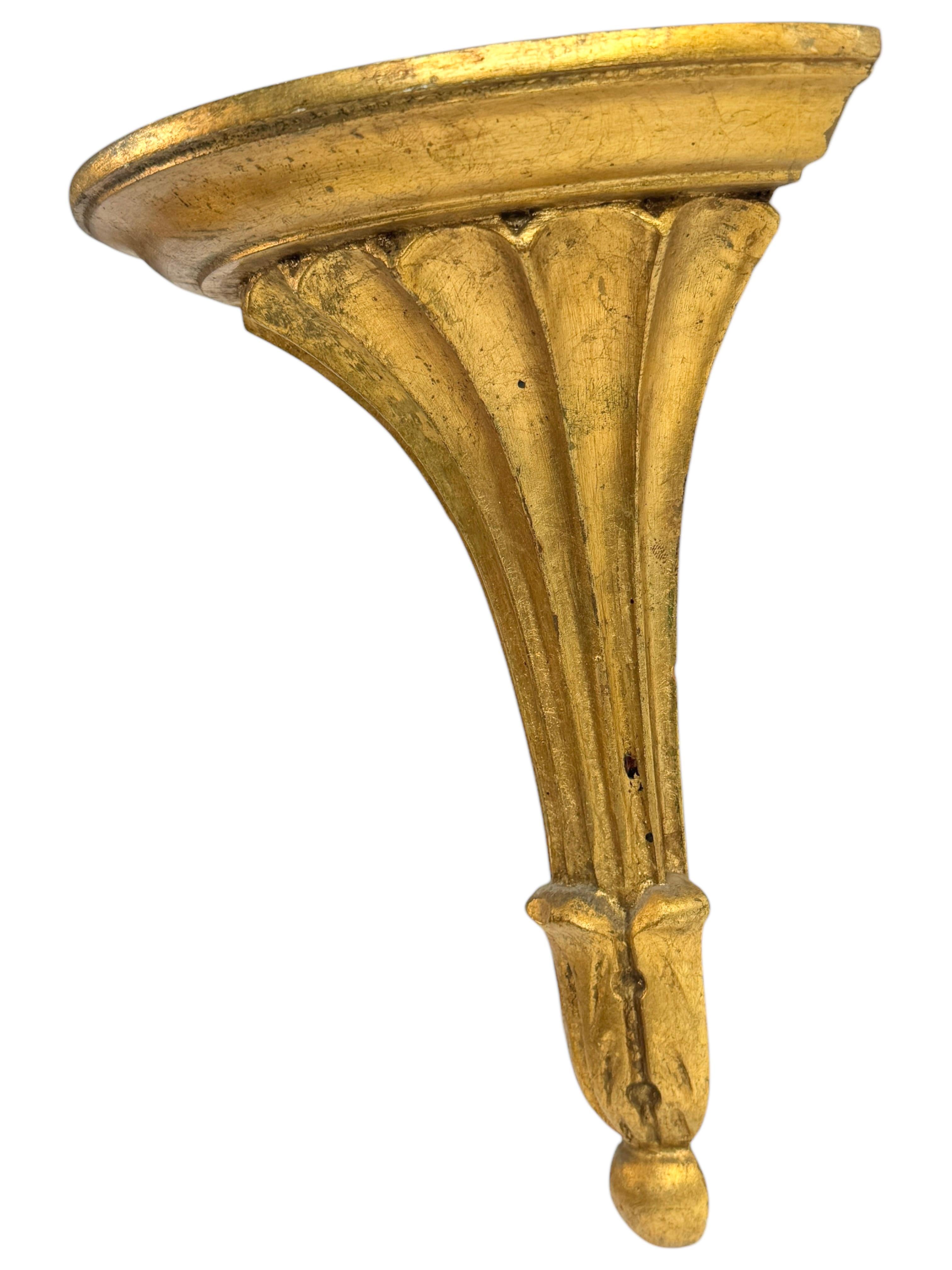 Preciosa consola de pared dorada Tole Toleware Hollywood Regency Estante Italia Años 50 en venta 1