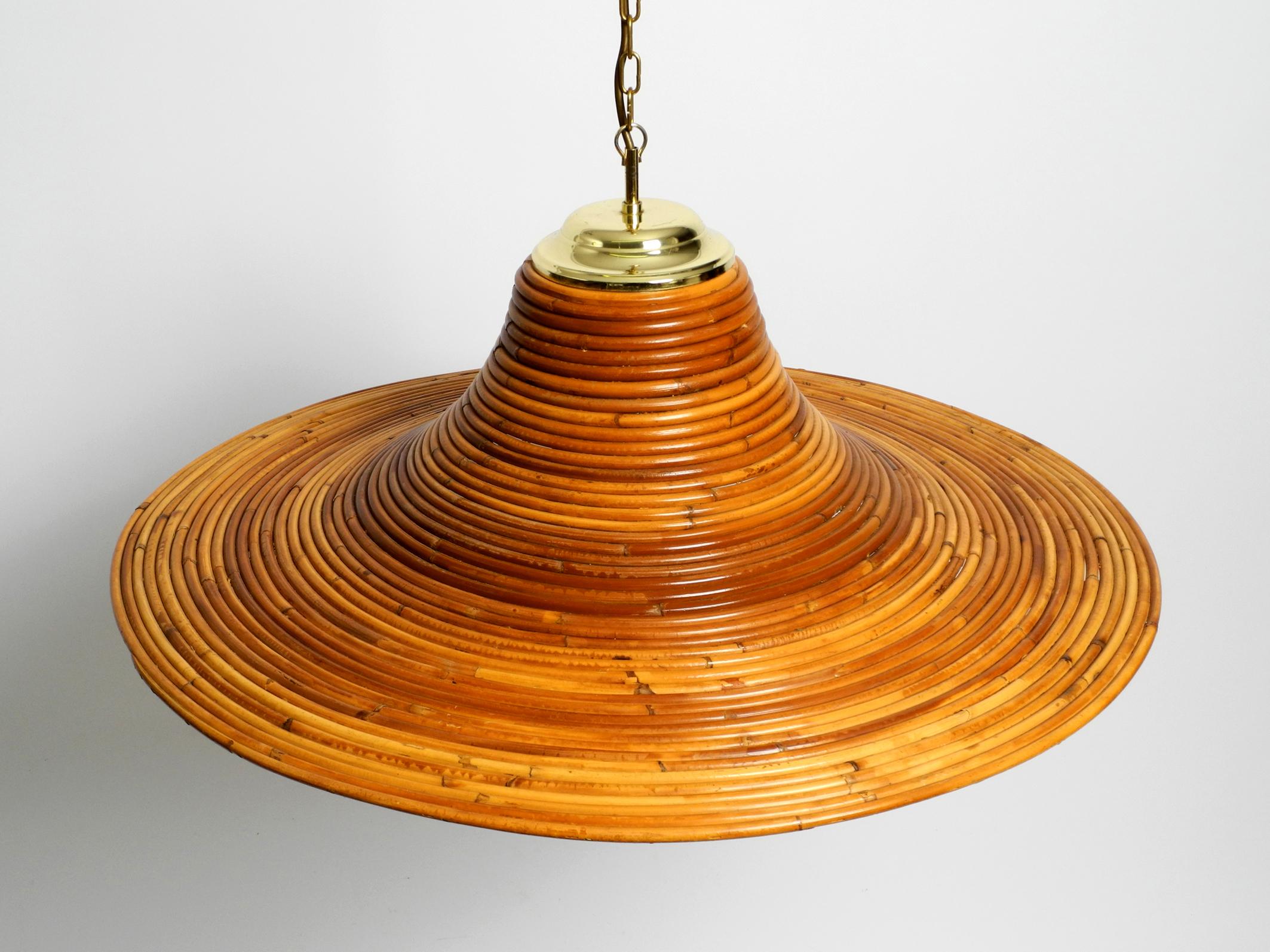 Beautiful huge round 1970s bamboo wood ceiling pendant lamp. Made in Italy. In the style of Vivai del Sud.
Great Italian design with a gigantic 75 cm shade diameter.
Creates a very warm indirect light.
In very good, well-kept vintage condition. The