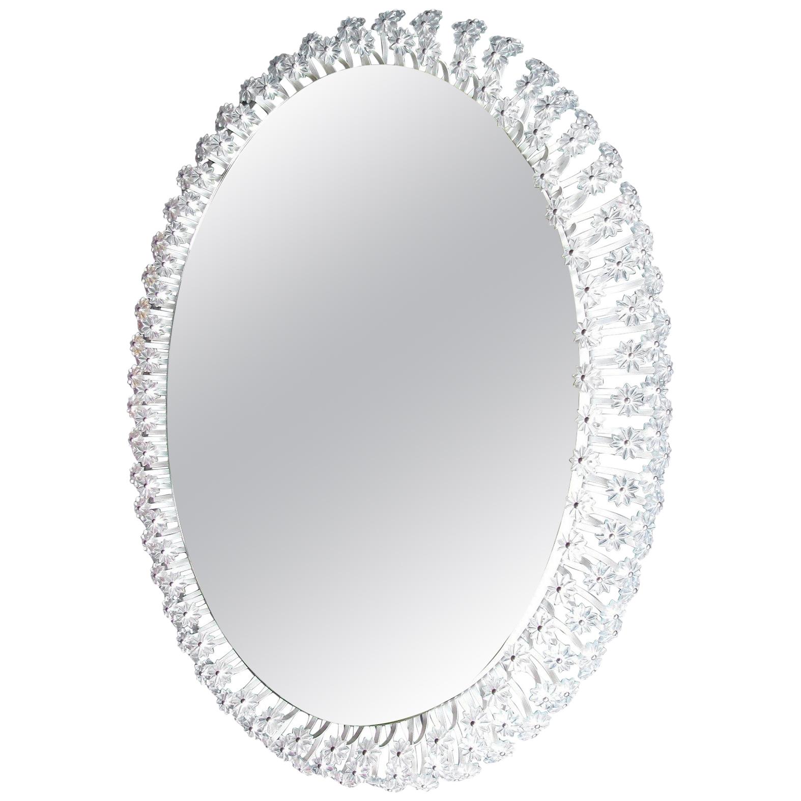 Magnifique grand miroir ovale enluminé conçu par Emil Stejnar