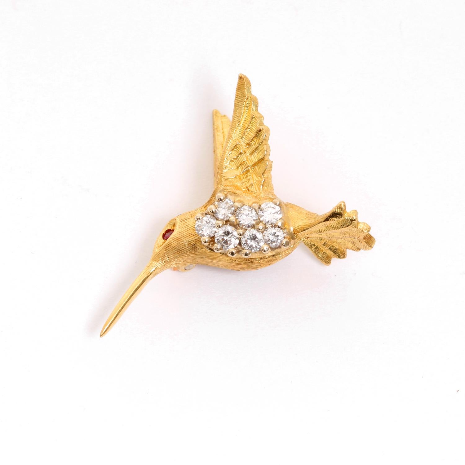 Beautiful Hummingbird Diamond and Ruby Brooch In Excellent Condition In Dallas, TX