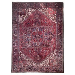 Preciosa e icónica alfombra Heriz de pelo afelpado y ricos colores, c. 1950