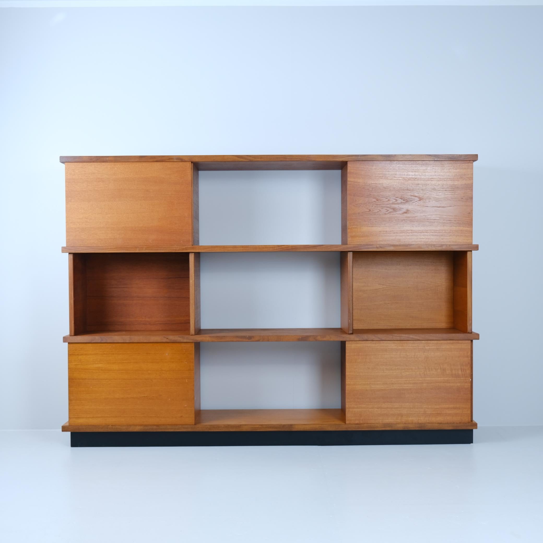Cette bibliothèque minimaliste 
