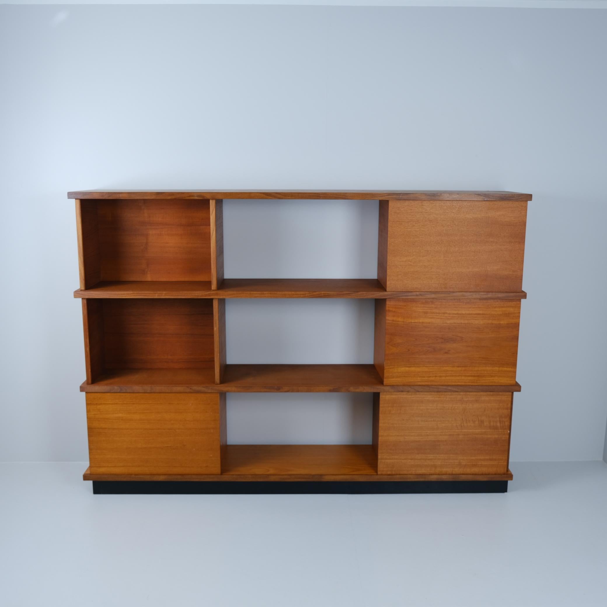 Finlandais Magnifique Ilmari Tapiovaara, bibliothèque modulaire en teck 