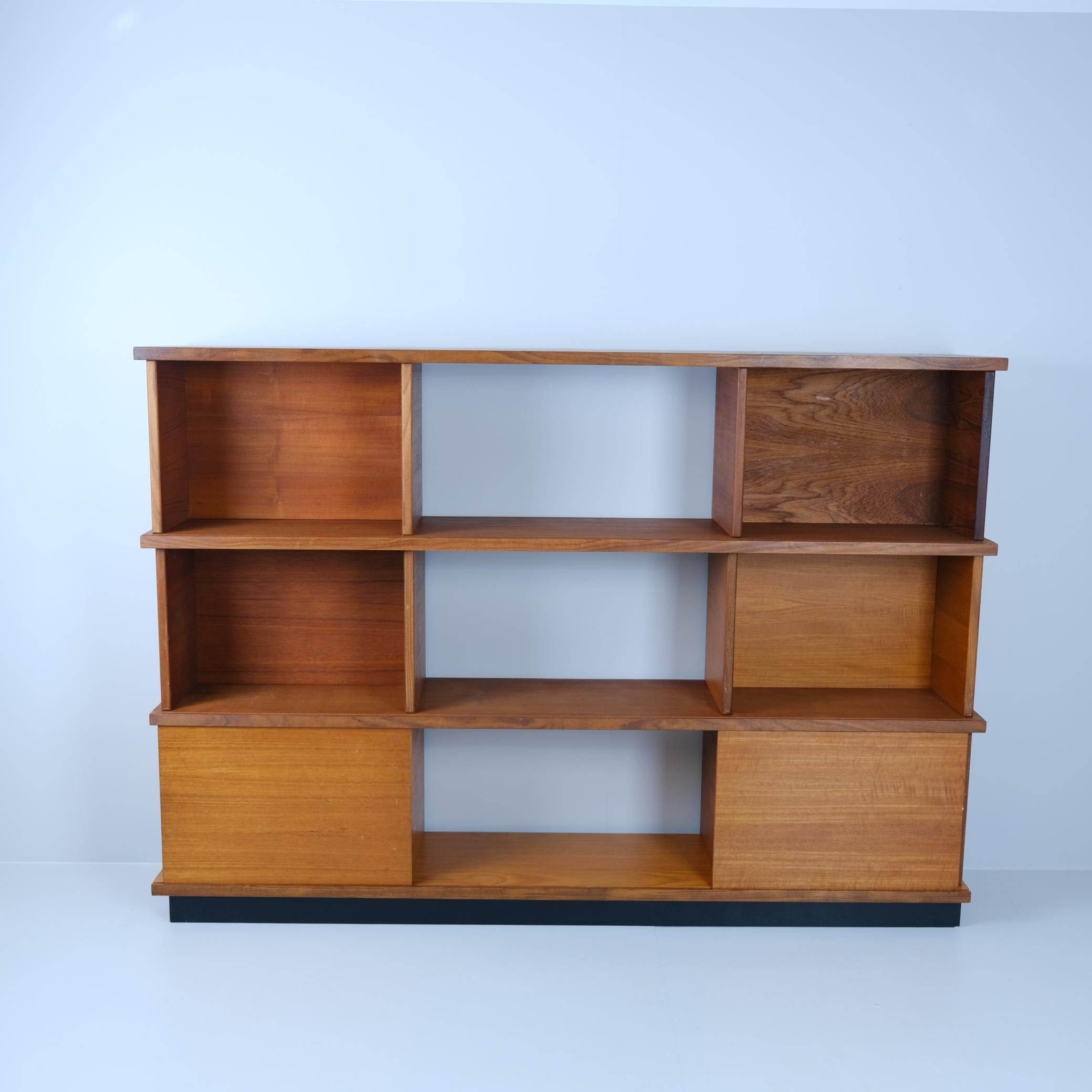Milieu du XXe siècle Magnifique Ilmari Tapiovaara, bibliothèque modulaire en teck 