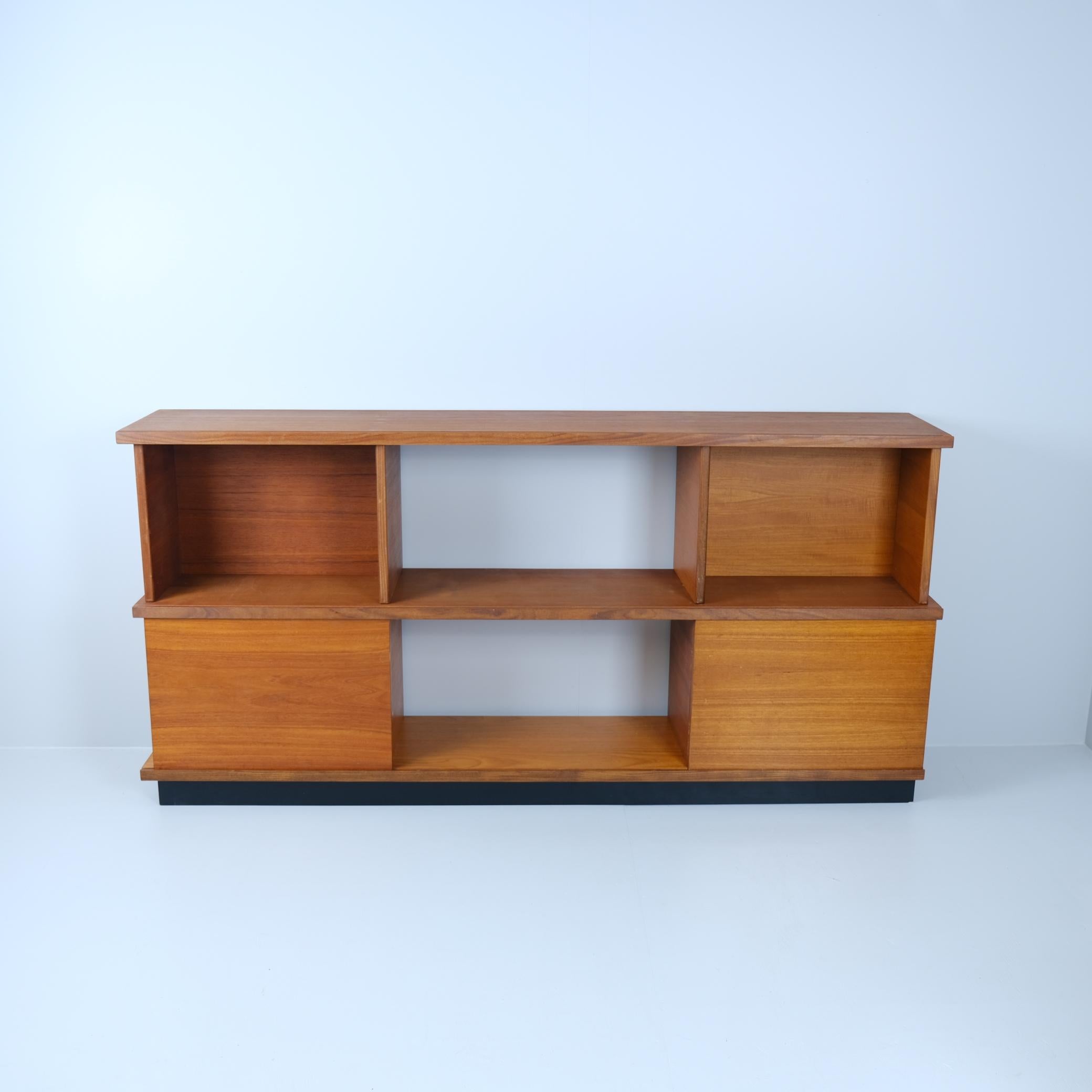 Magnifique Ilmari Tapiovaara, bibliothèque modulaire en teck 