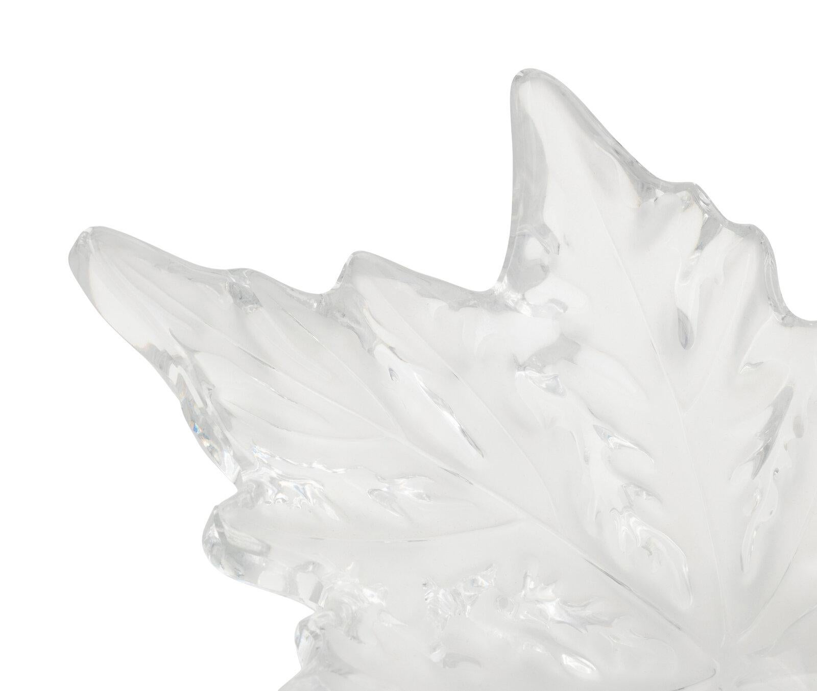 Schöne, bedeutende, große, blattgeätzte, große Schale aus Lalique, Frankreich, Champs Elysees, Champs im Zustand „Gut“ im Angebot in New York, NY