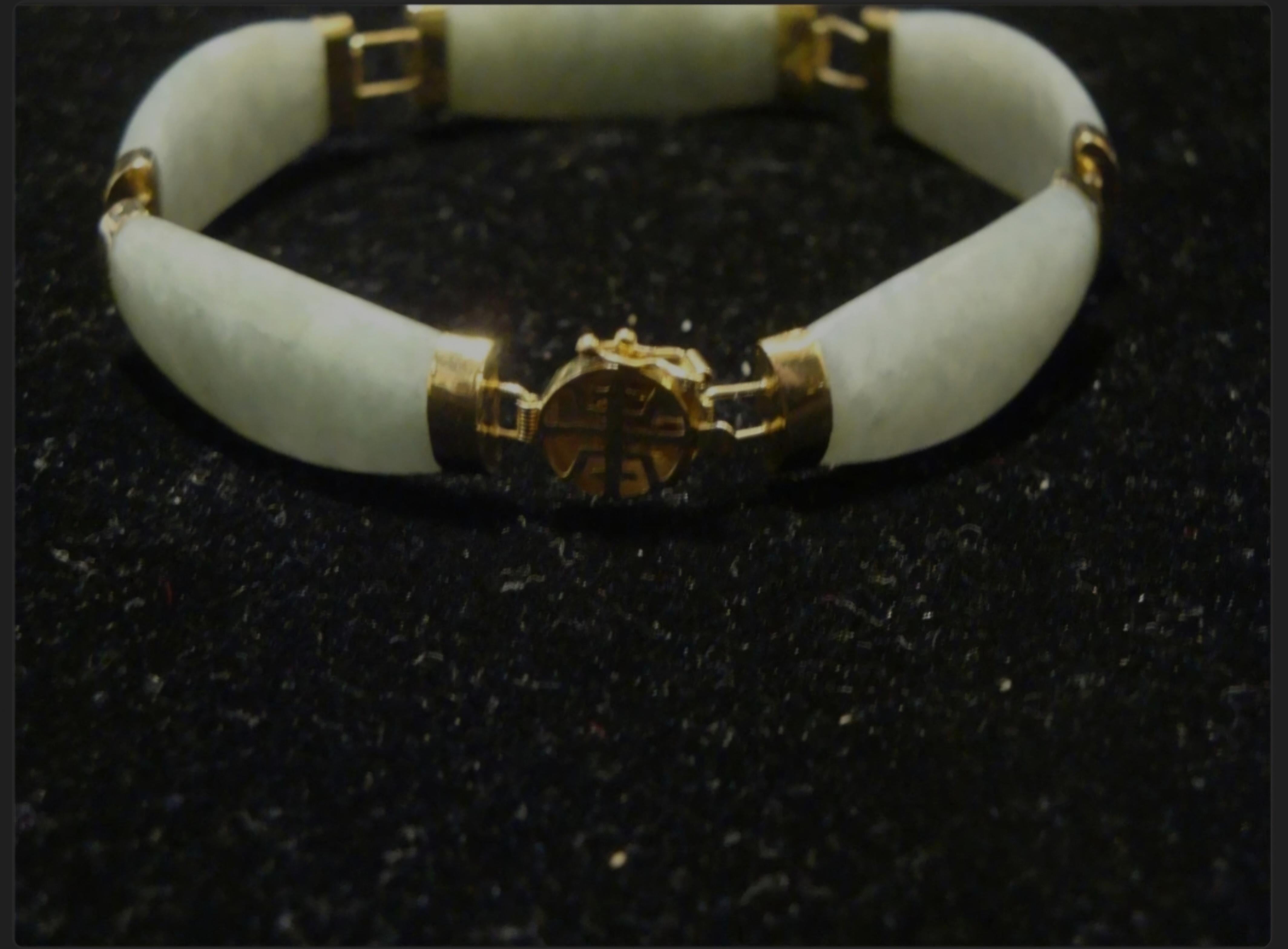 Mixed Cut Beautiful Important Estate Natural Hong Kong Green Jade 14KT Gold Bracelet For Sale