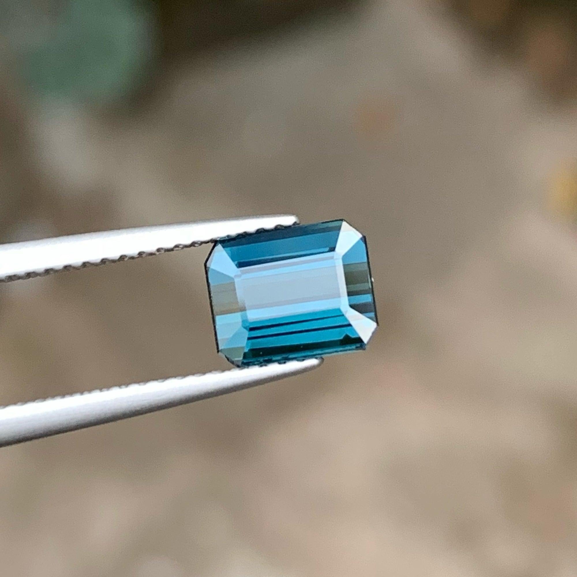Beautiful Indicolite Tourmaline Stone 1.90 Carats Loose Tourmaline Gems for Ring In New Condition For Sale In Bangkok, TH