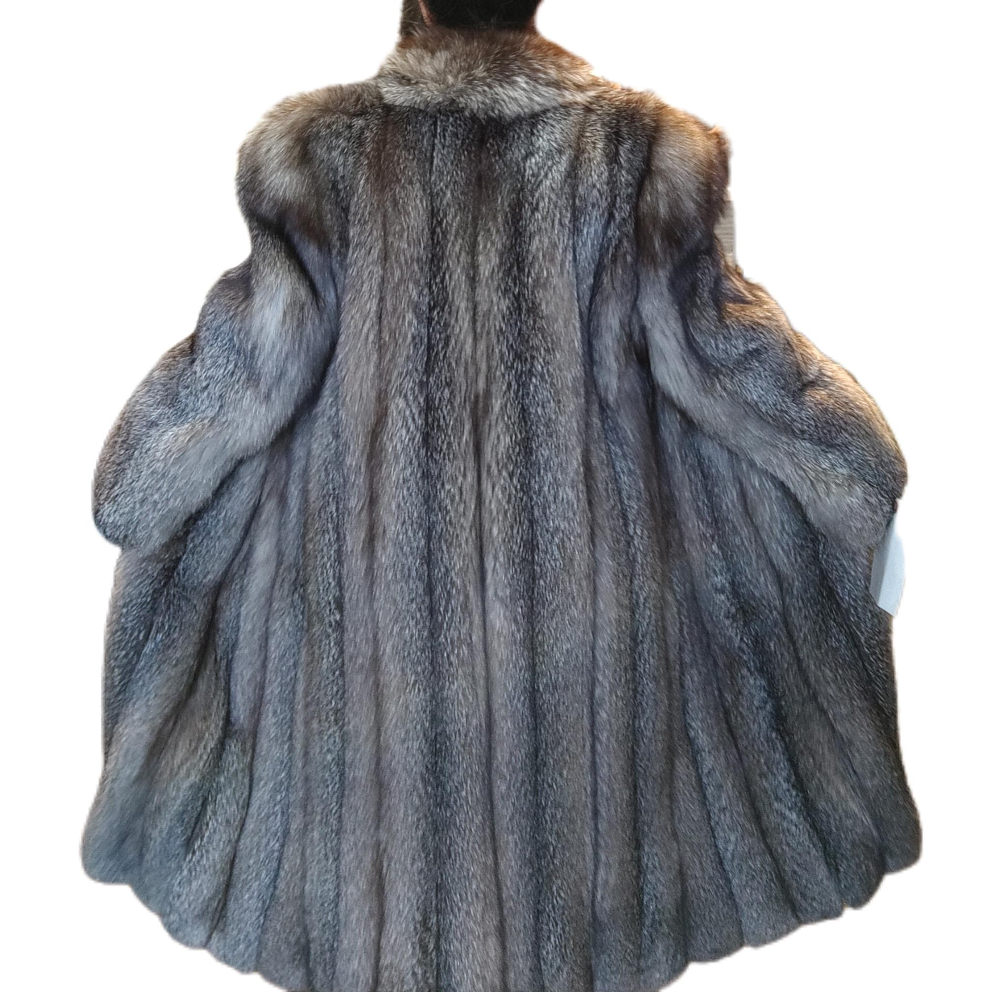 Beautiful Indigo Silver Fox Fur Coat (size 8/S) 3