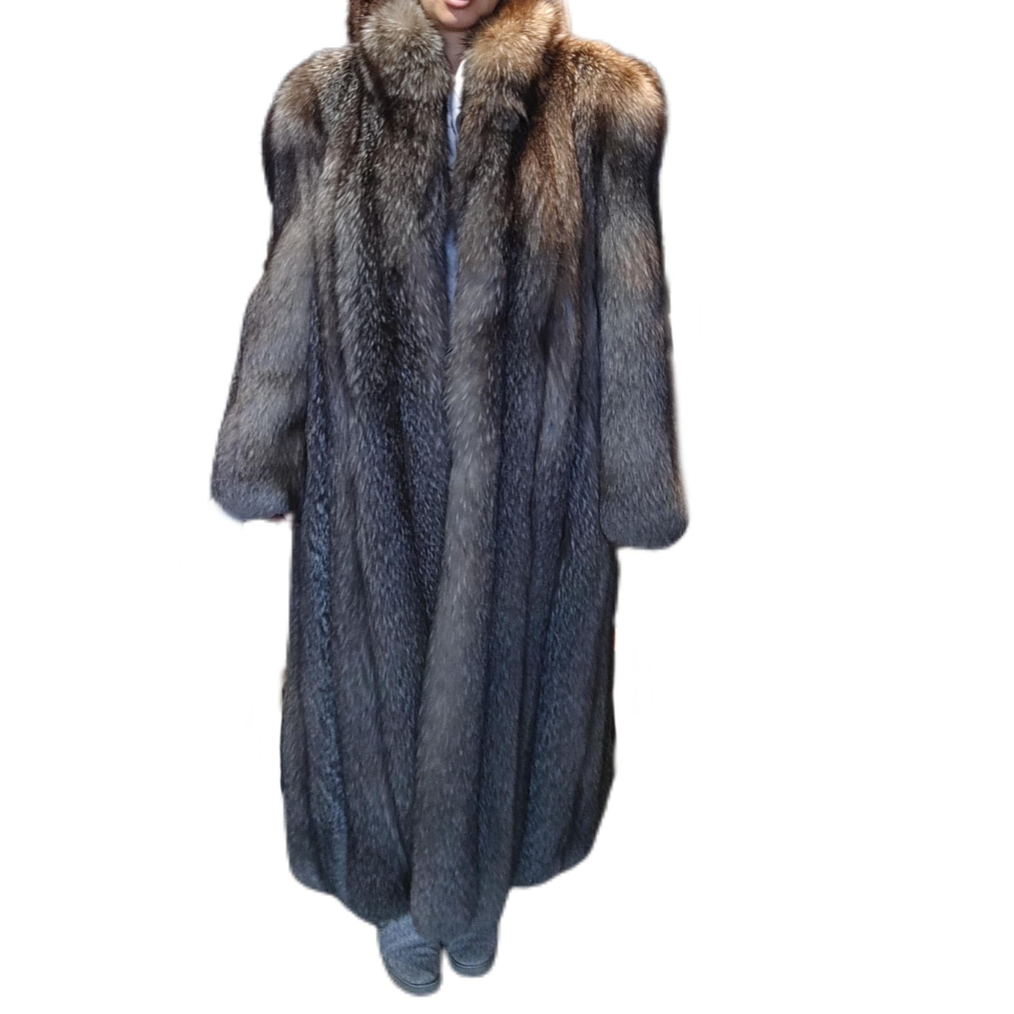 Women's Beautiful Indigo Silver Fox Fur Coat (size 8/S)