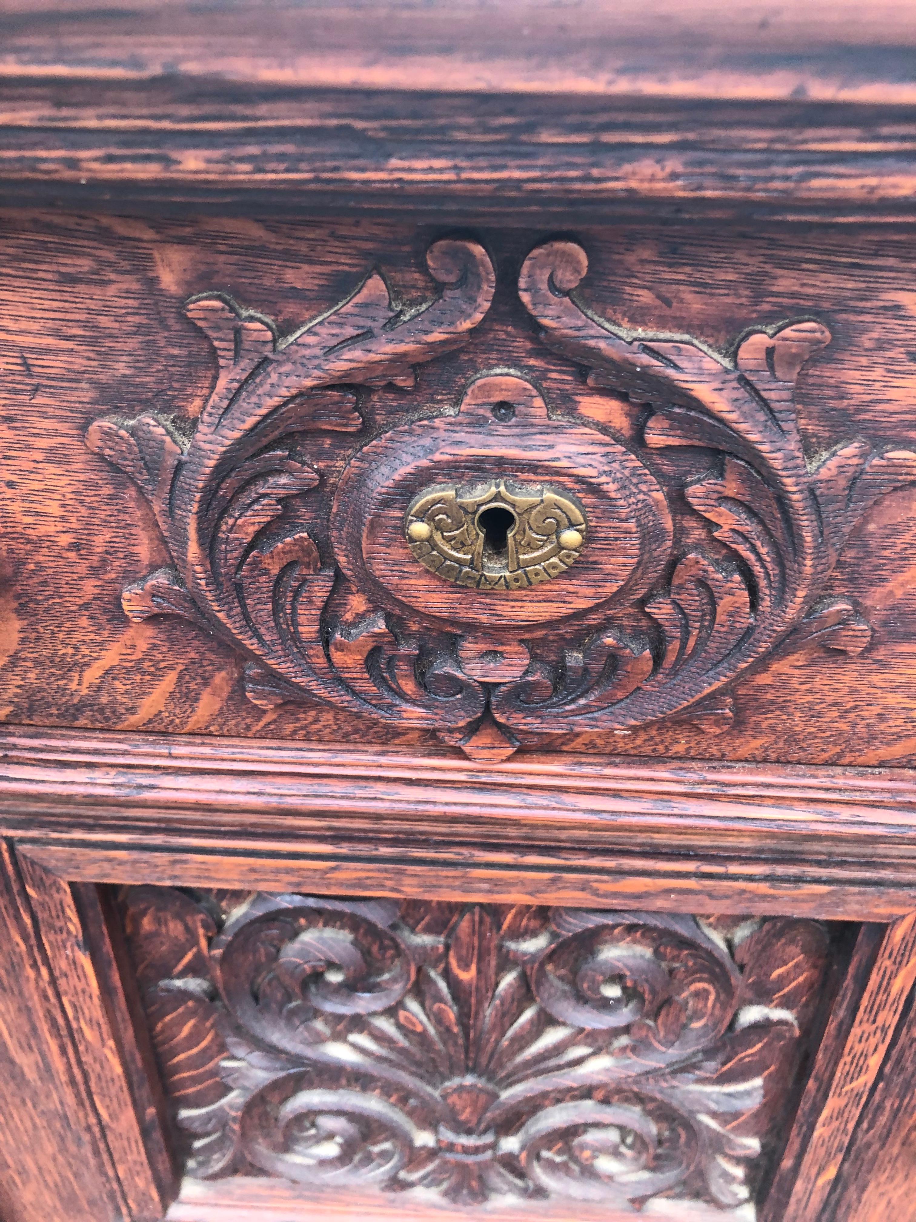 Mid-20th Century Beautiful Intricately Carved Oak Victorian Chest of Drawers Sideboard For Sale