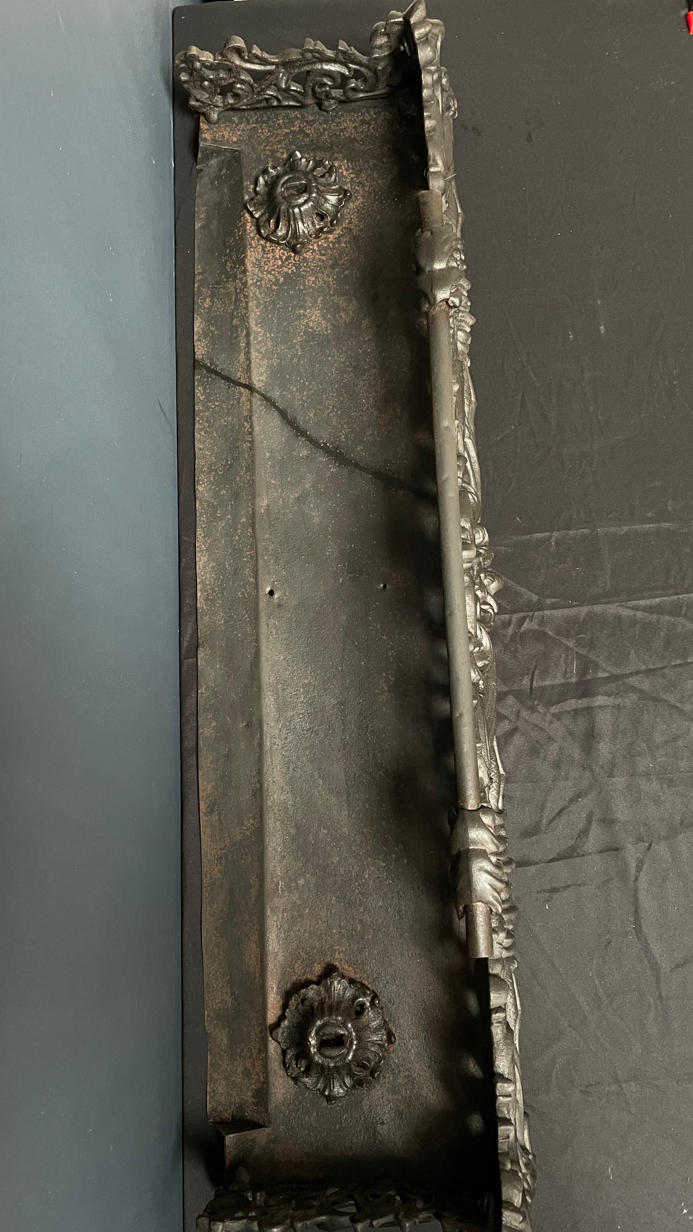 Beautiful Iron 19th Century French Fireplace Fender For Sale 5