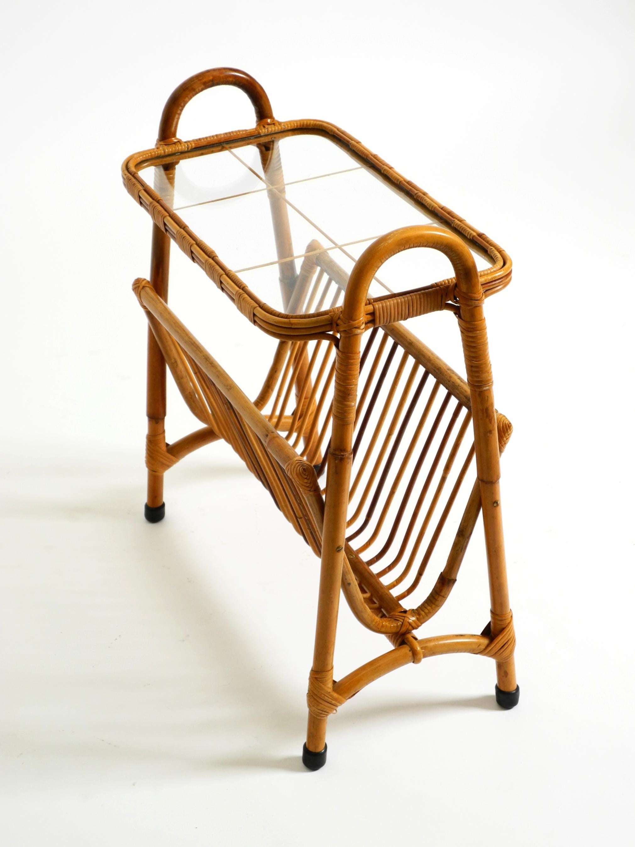 Beautiful Italian 1660s small bamboo side table with glass top and magazine rack in vendita 7
