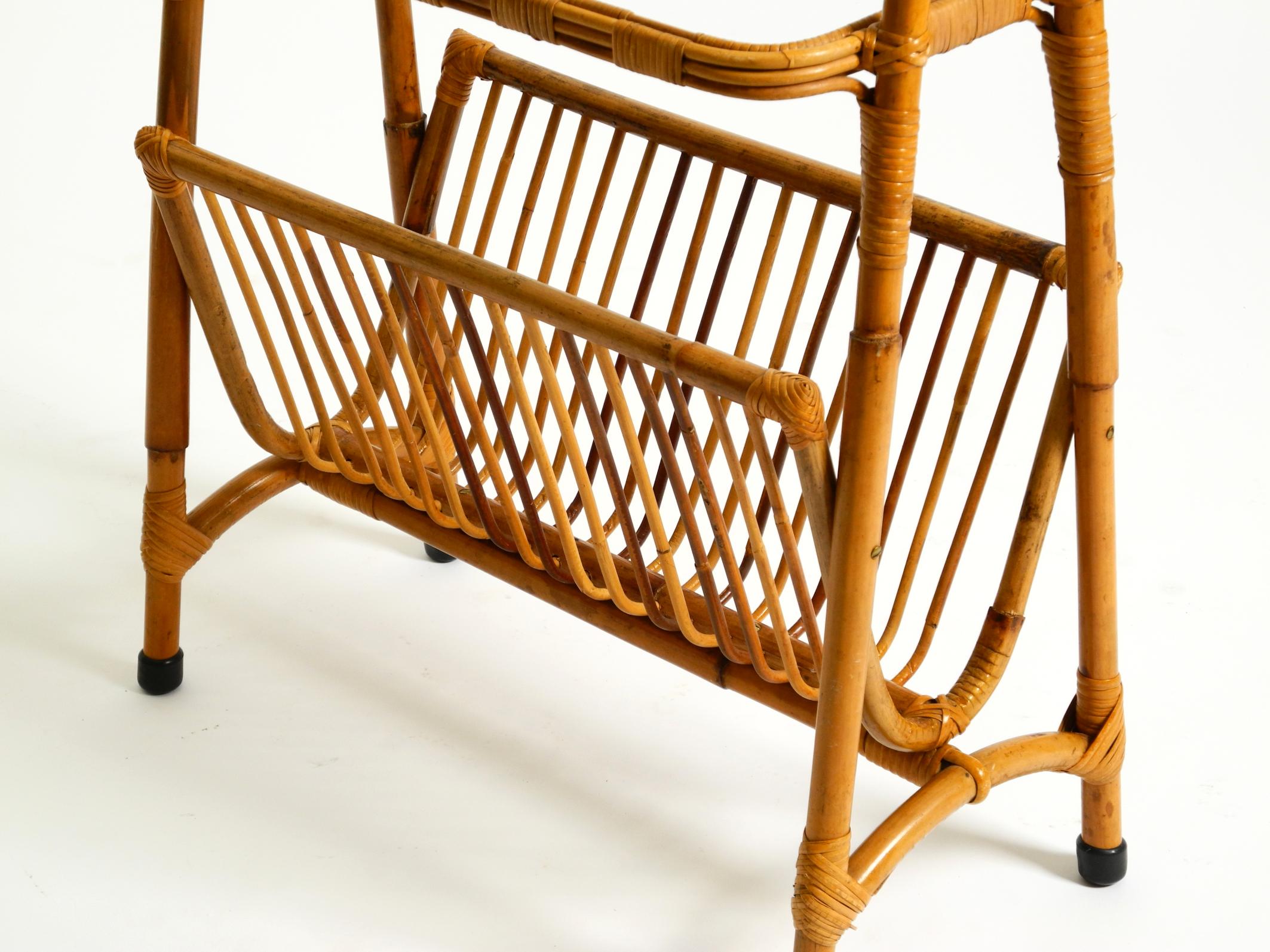 Beautiful Italian 1660s small bamboo side table with glass top and magazine rack in vendita 8