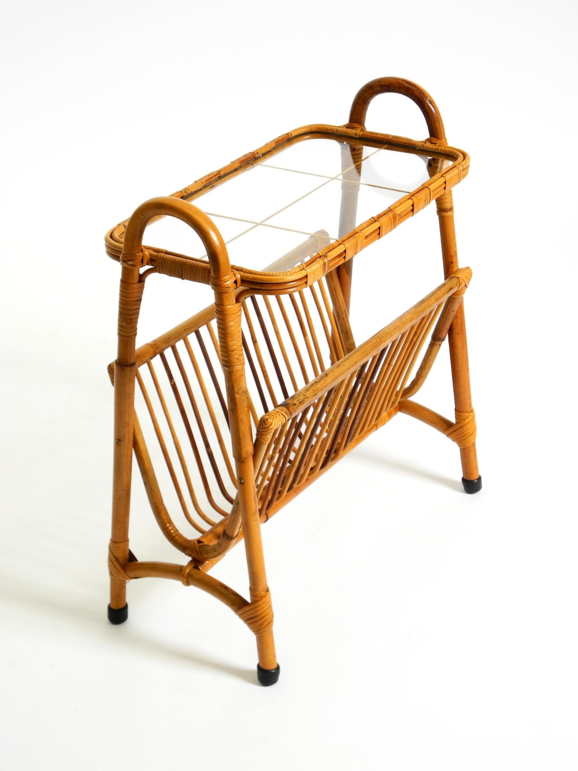 Italiano Beautiful Italian 1660s small bamboo side table with glass top and magazine rack in vendita