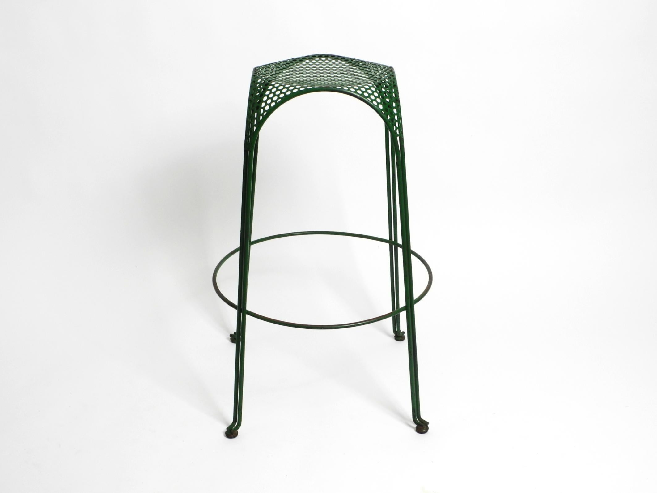 Rare bar stool made of green painted metal with perforated metal seat.
Beautiful Space Age design from the 1960s. Made in Italy.
Very well preserved with very few signs of wear.
Paint scuffs on the seat.
The paint on the footrest is also off in some