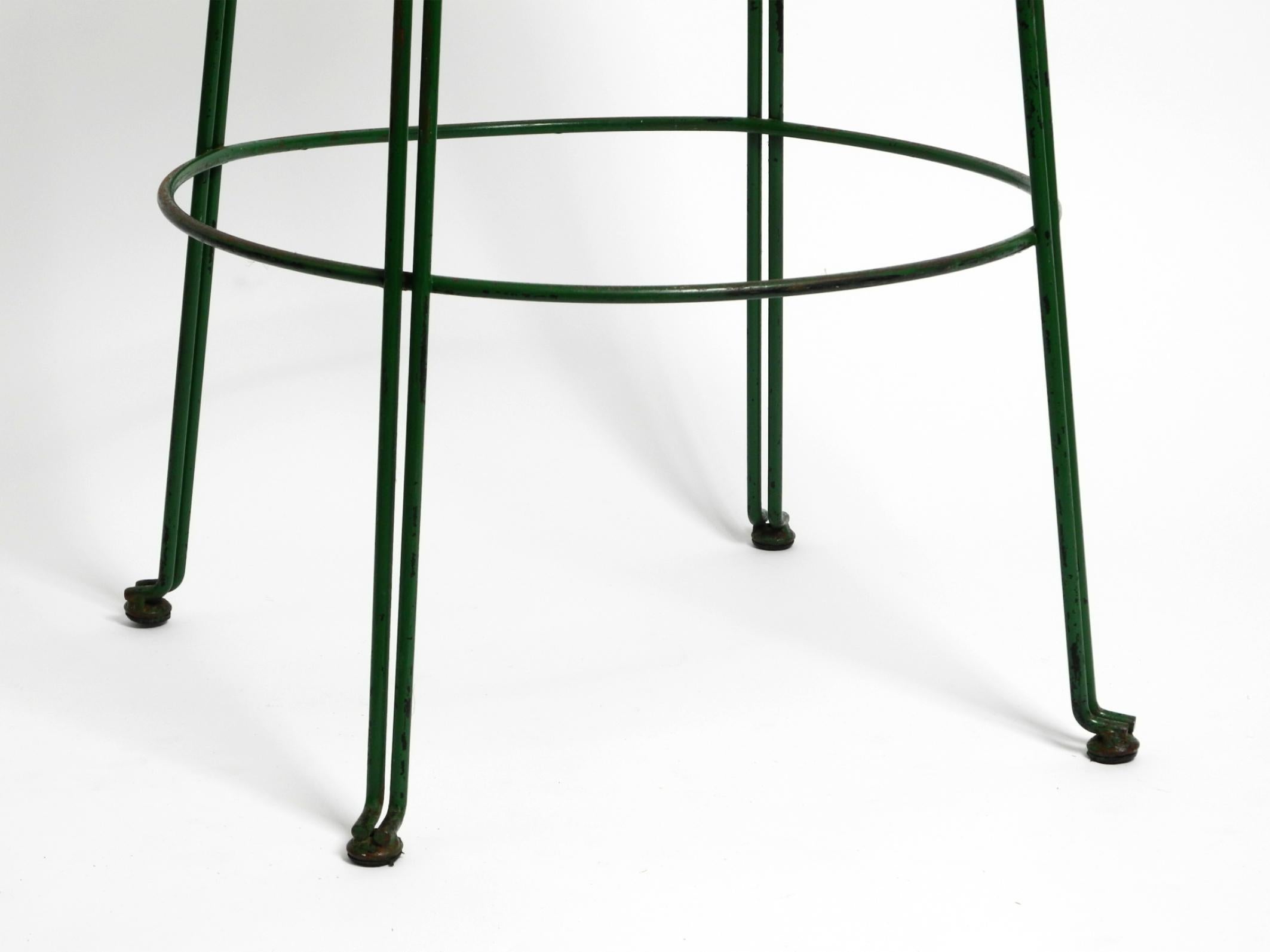 Italian 1960s bar stool made of green painted metal with perforated metal seat For Sale 2