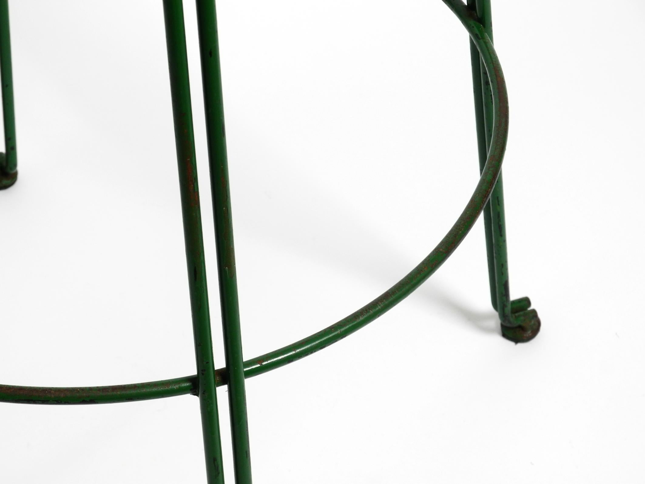 Italian 1960s bar stool made of green painted metal with perforated metal seat For Sale 3