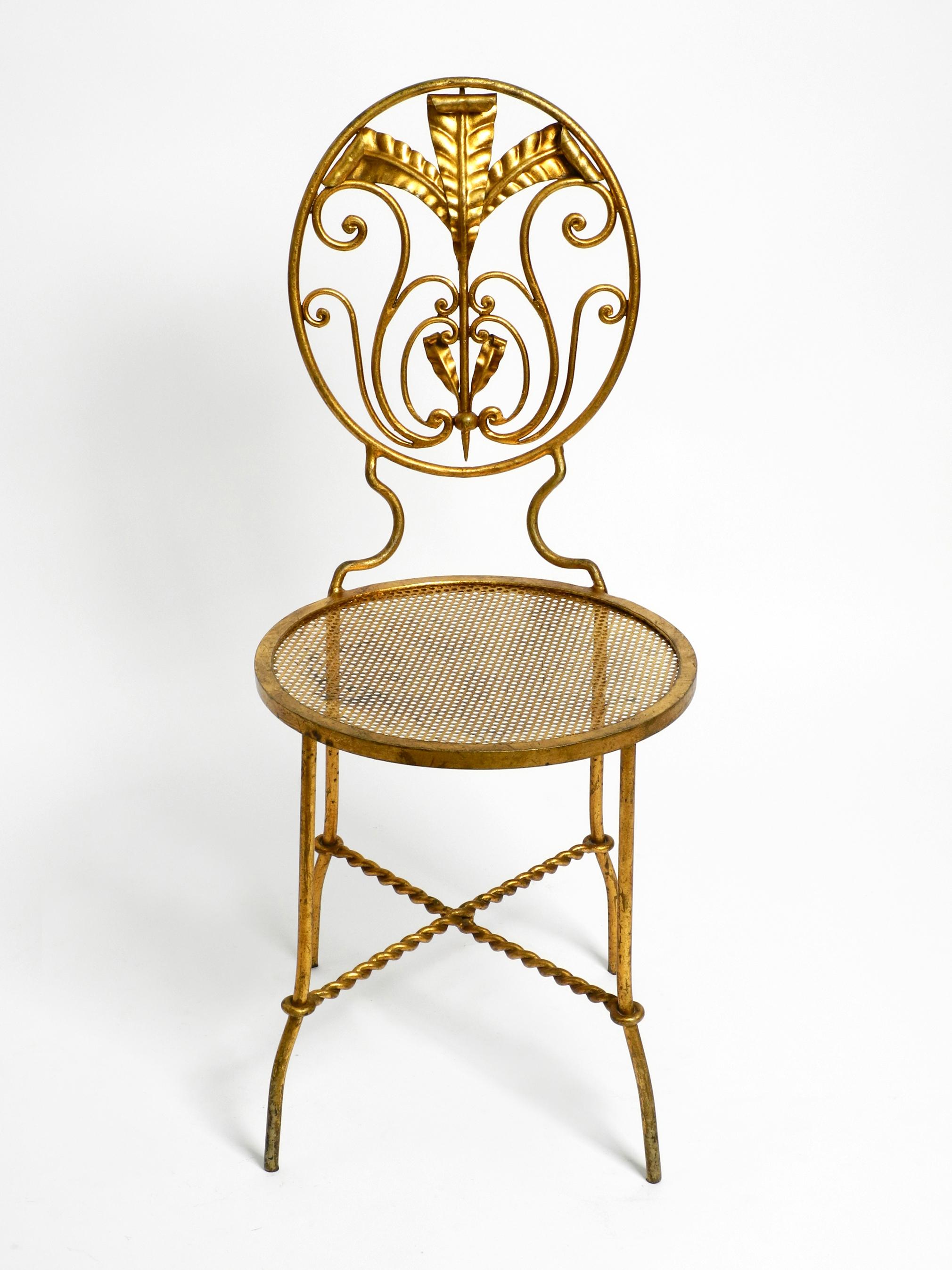 Vergoldeter schmiedeeiserner Stuhl im italienischen Regency-Design der 70er Jahre (Italienisch) im Angebot