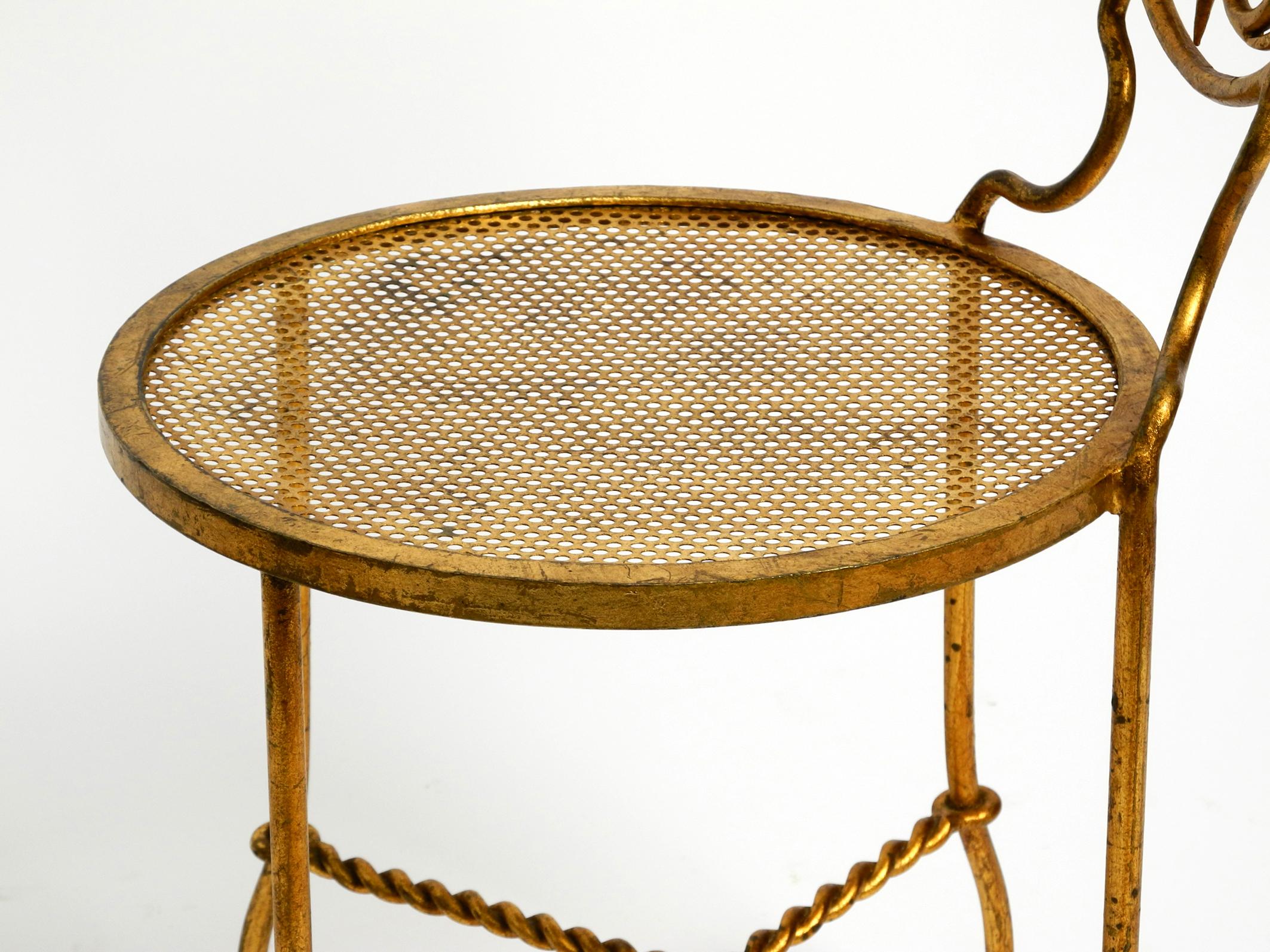 Vergoldeter schmiedeeiserner Stuhl im italienischen Regency-Design der 70er Jahre im Angebot 2