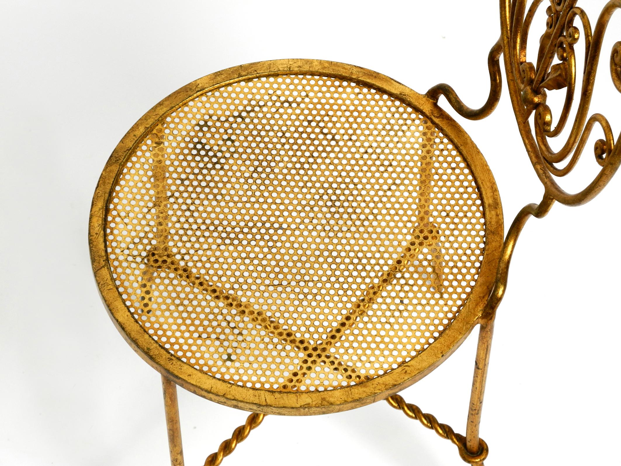 Vergoldeter schmiedeeiserner Stuhl im italienischen Regency-Design der 70er Jahre im Angebot 3