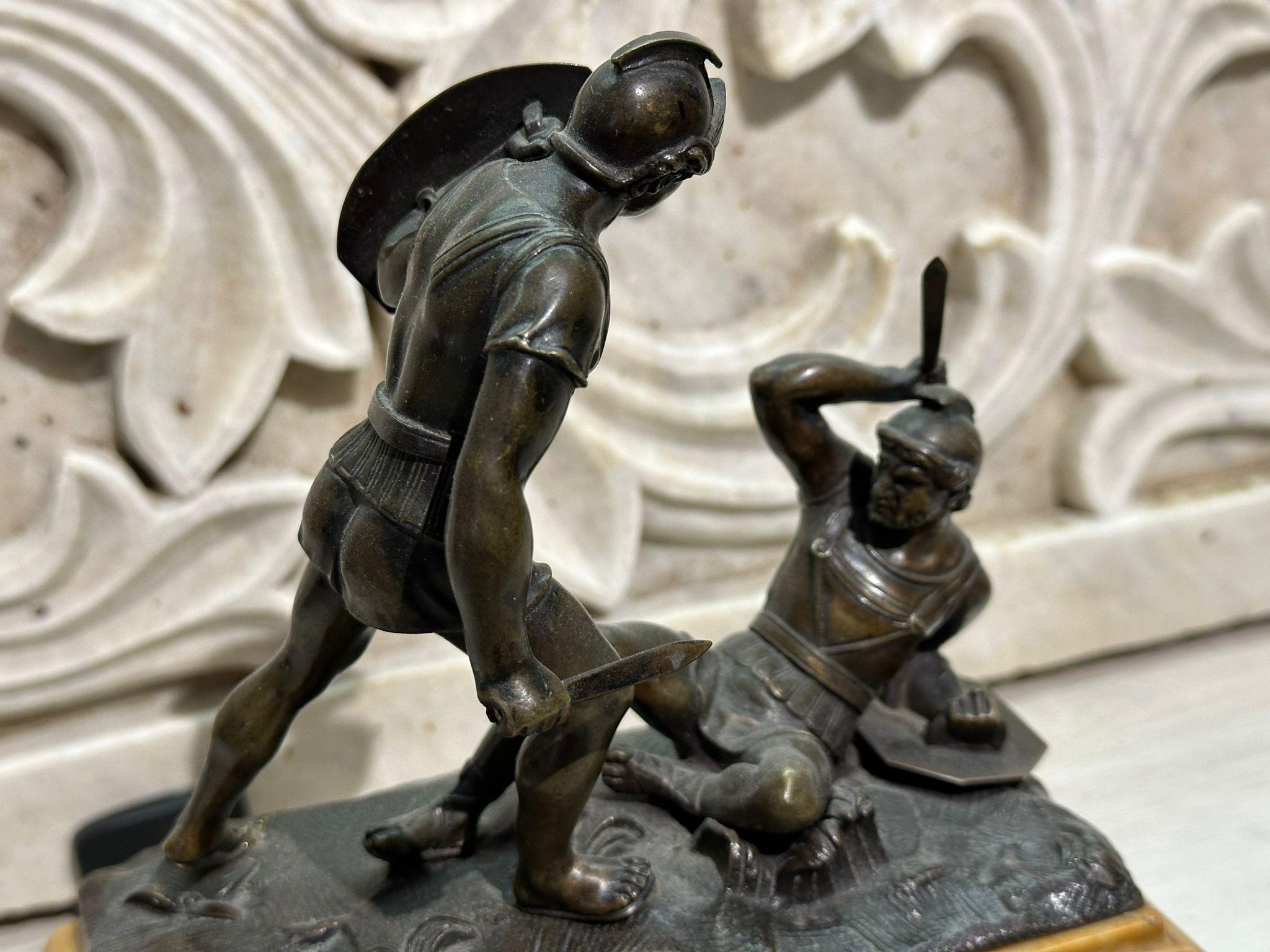 Beautiful Italian Bronze Sculpture of Gladiators Marble Base 19th Century VIDEO In Good Condition For Sale In Madrid, ES