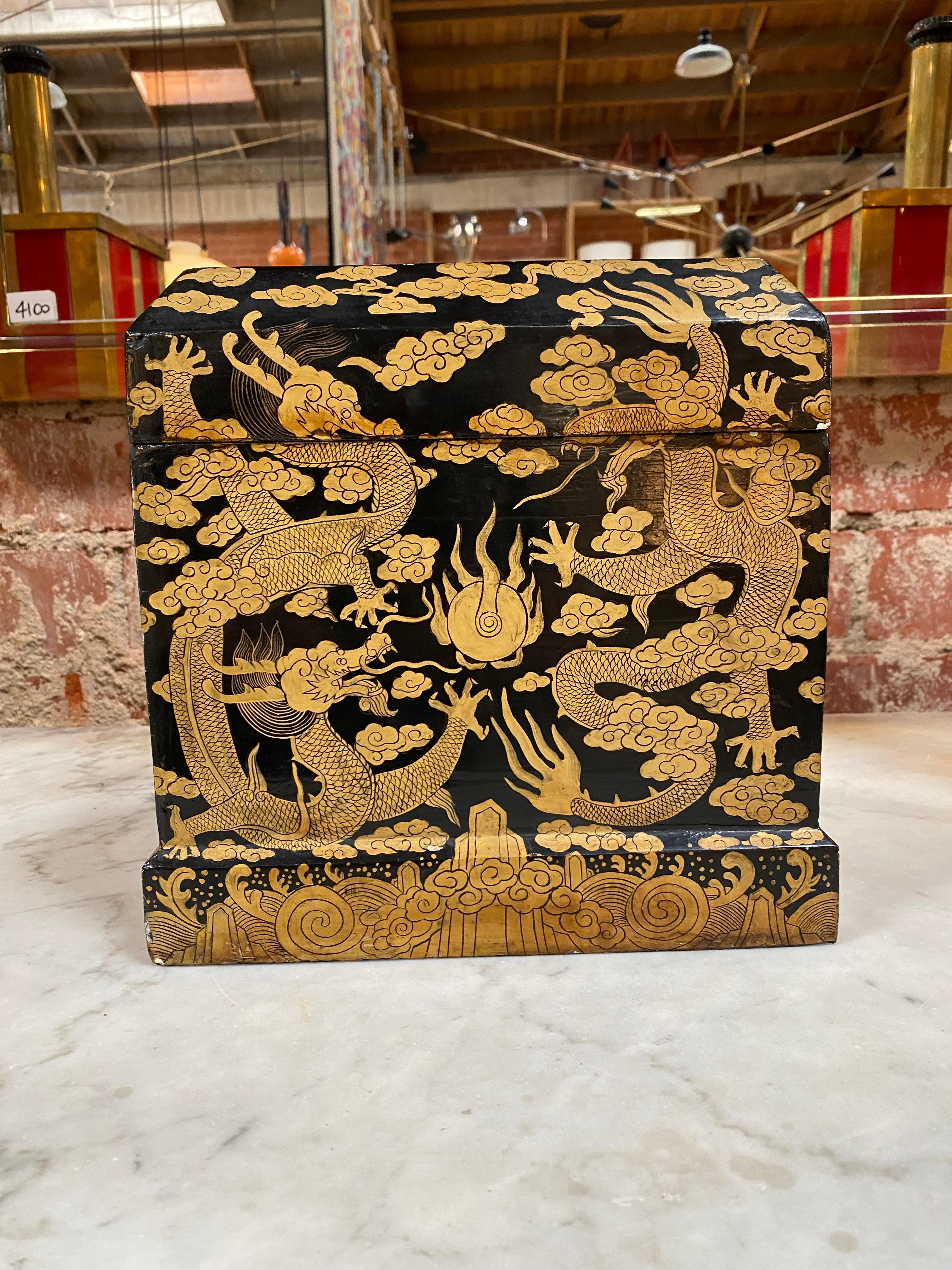 Mid-Century Modern Beautiful Italian Decorative Big Box 1950 For Sale