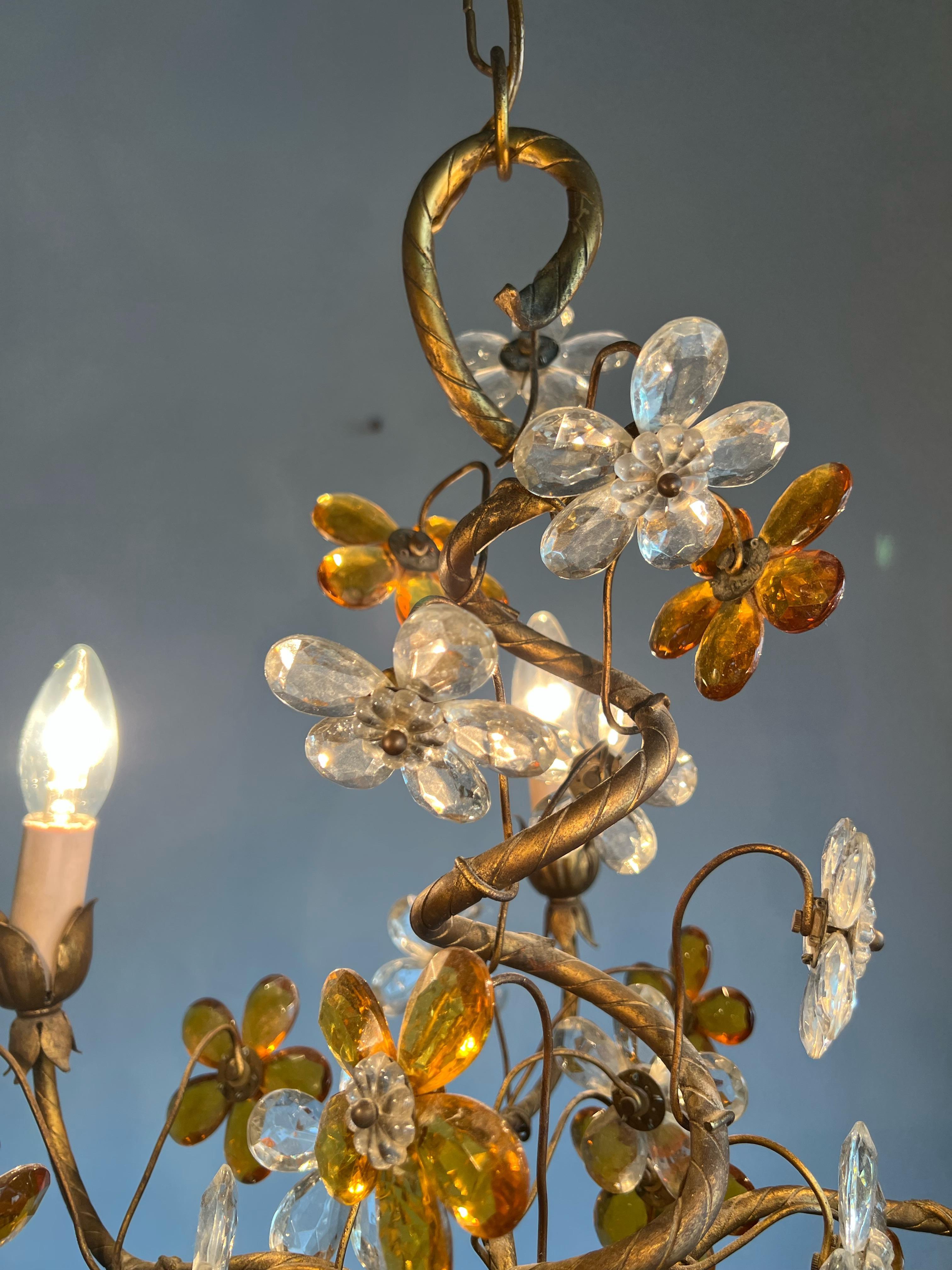 Beautiful Italian Design Murano Glass Flower 4 Light Gilt Tole Pendant / Fixture In Excellent Condition For Sale In Lisse, NL