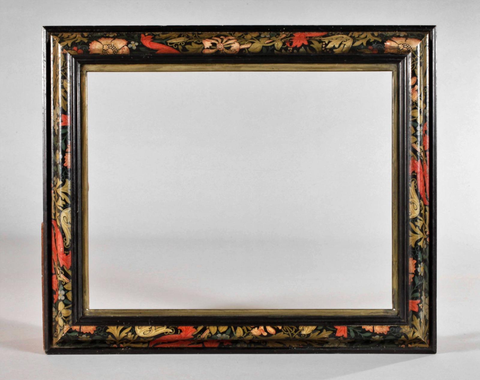 Beautiful Italian Frame early 20th century

Approx. 9 cm wide, profiled wooden bar rising to the middle of the frame, painted with tendrils and blossoms on a black background, mitred, minimal conservation defects, signs of age, 
fold dimensions