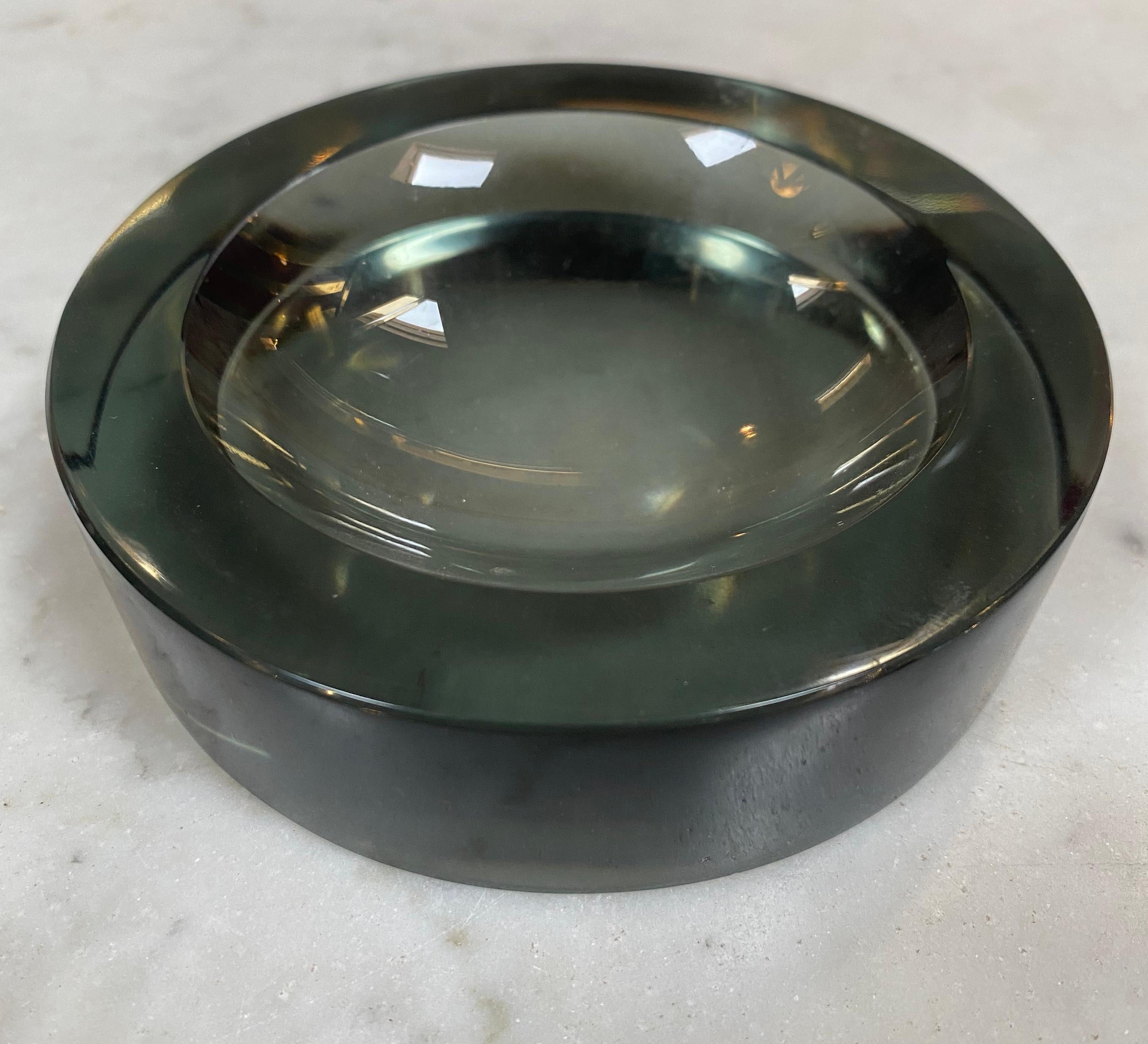 Decorative Italian ashtray made with glass in very good conditions.
 