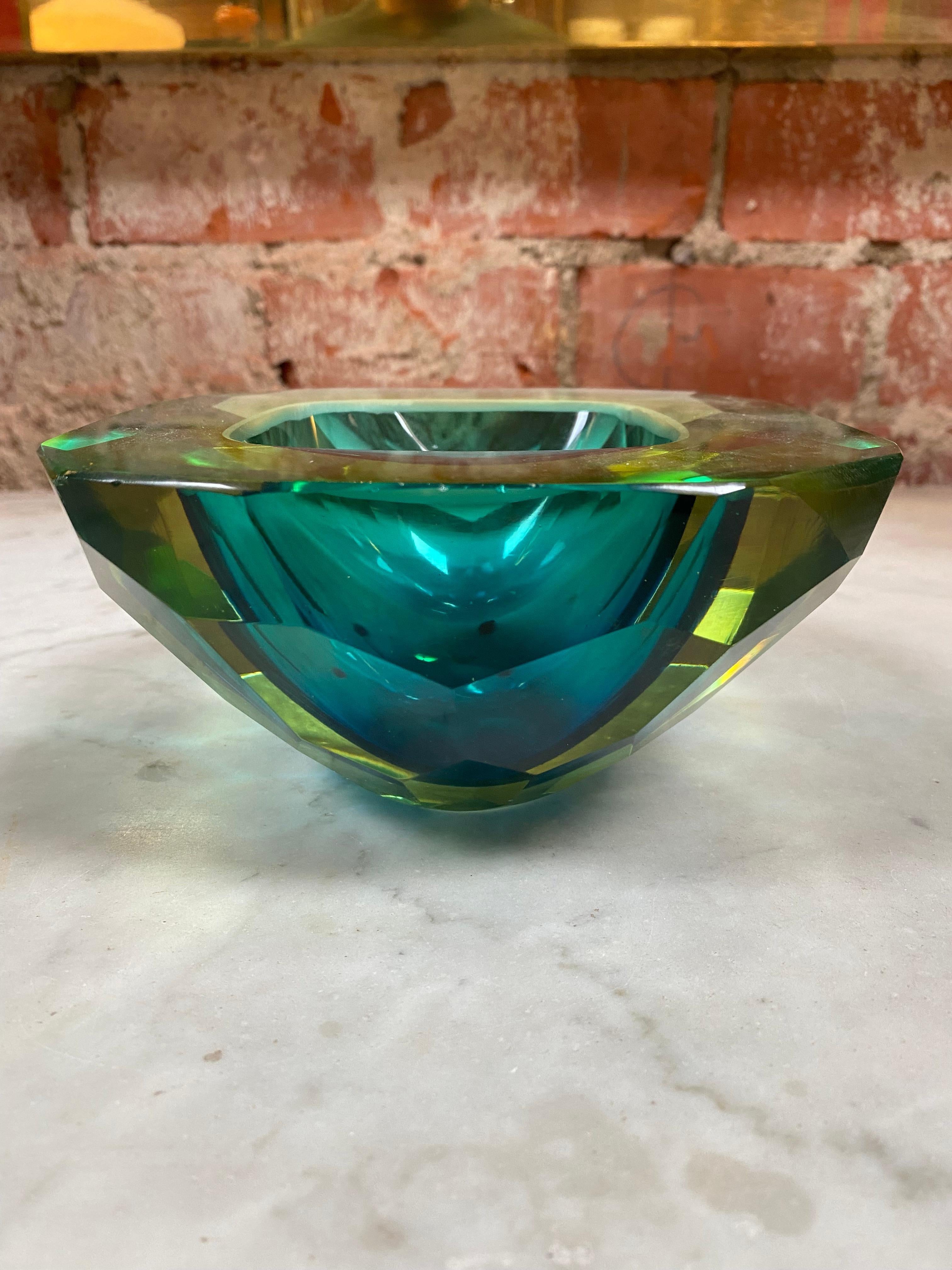 Mid-Century Modern Beautiful Italian Green Crystal Decorative Bowl 1950 For Sale