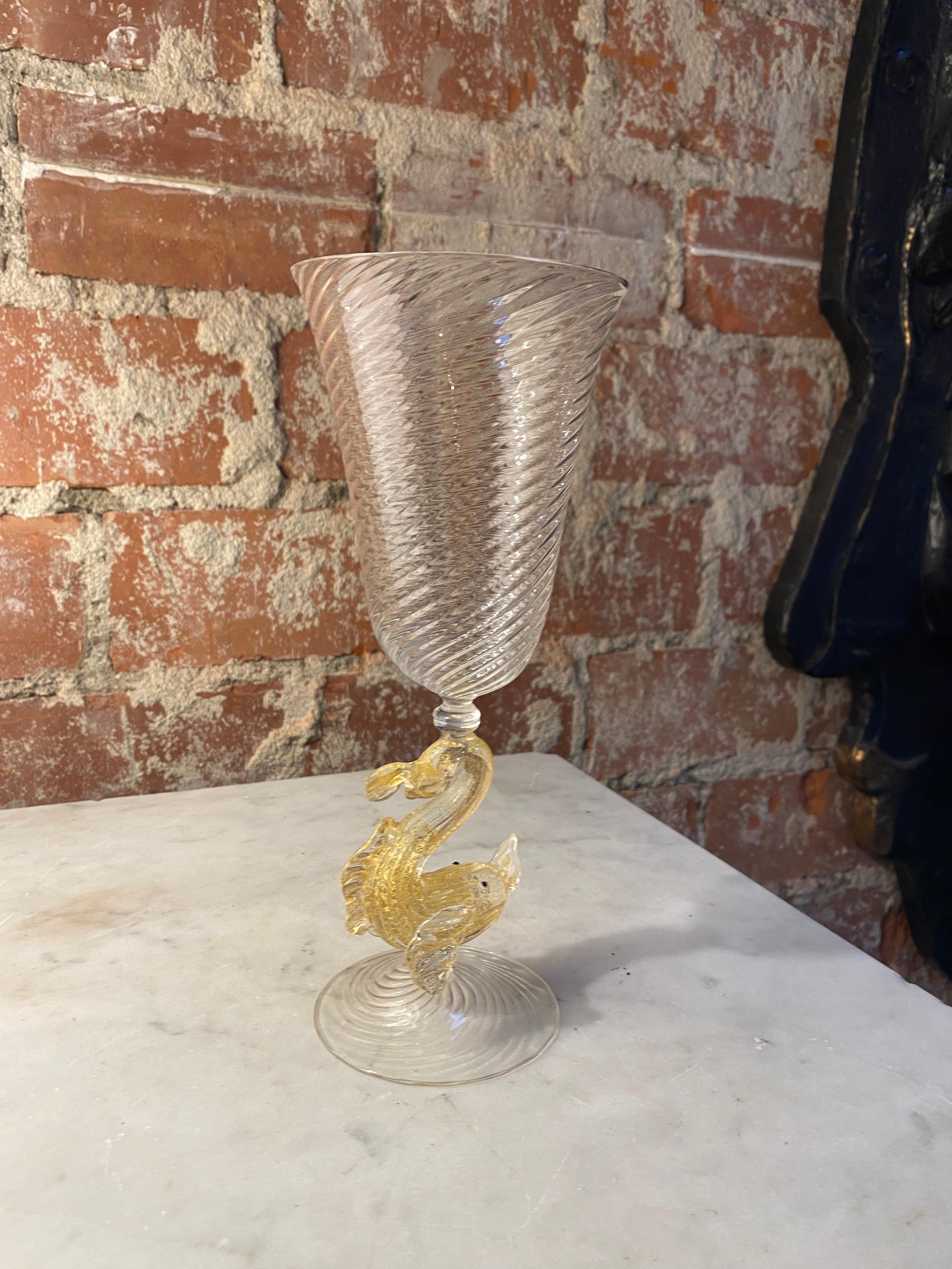 Verre de Murano Magnifique calice italienne fabriquée à la main en verre de Murano soufflé, 1970 en vente