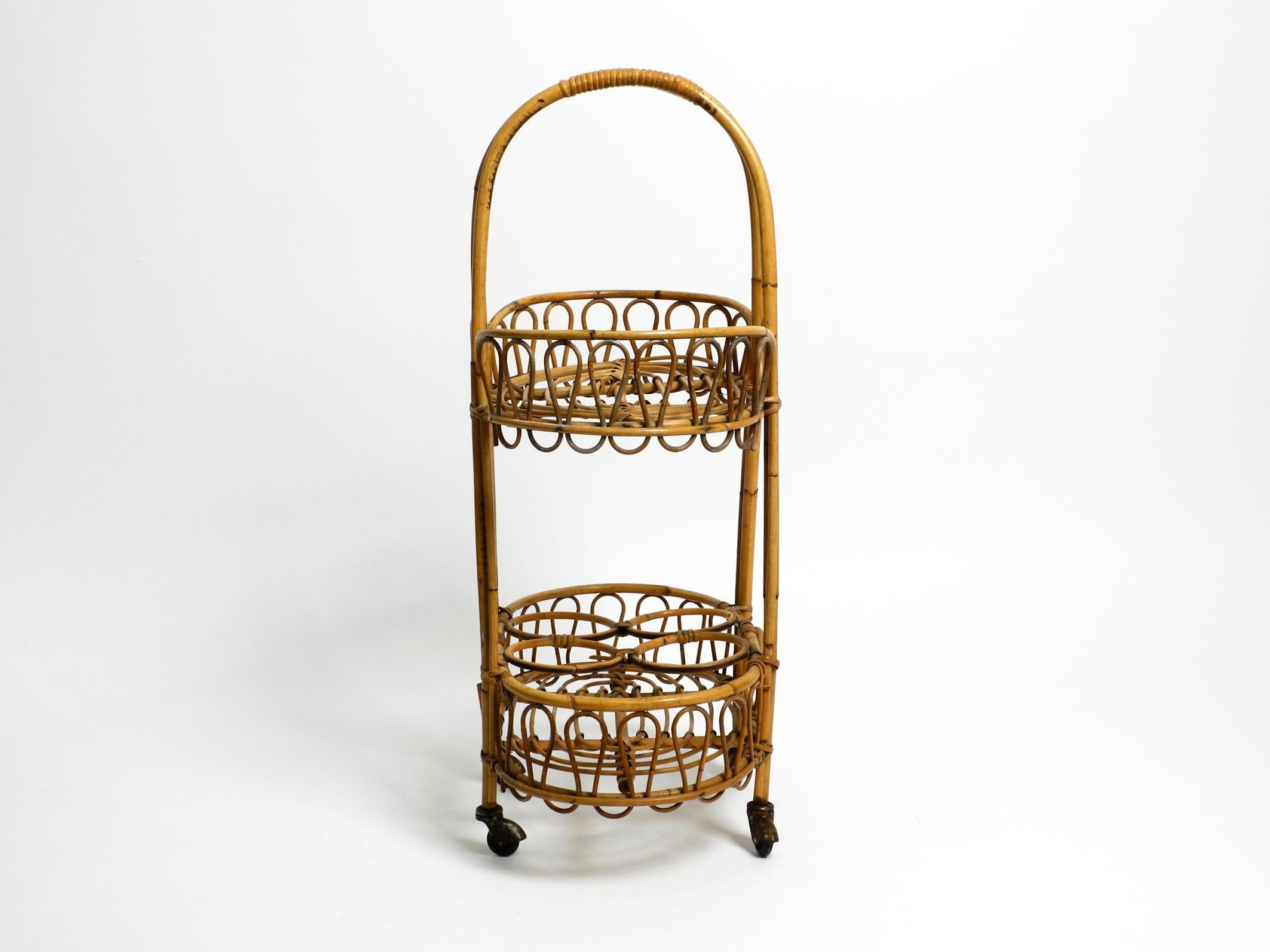 Beautiful Italian Mid Century bar and serving trolley made of bamboo with wheels In Good Condition In München, DE