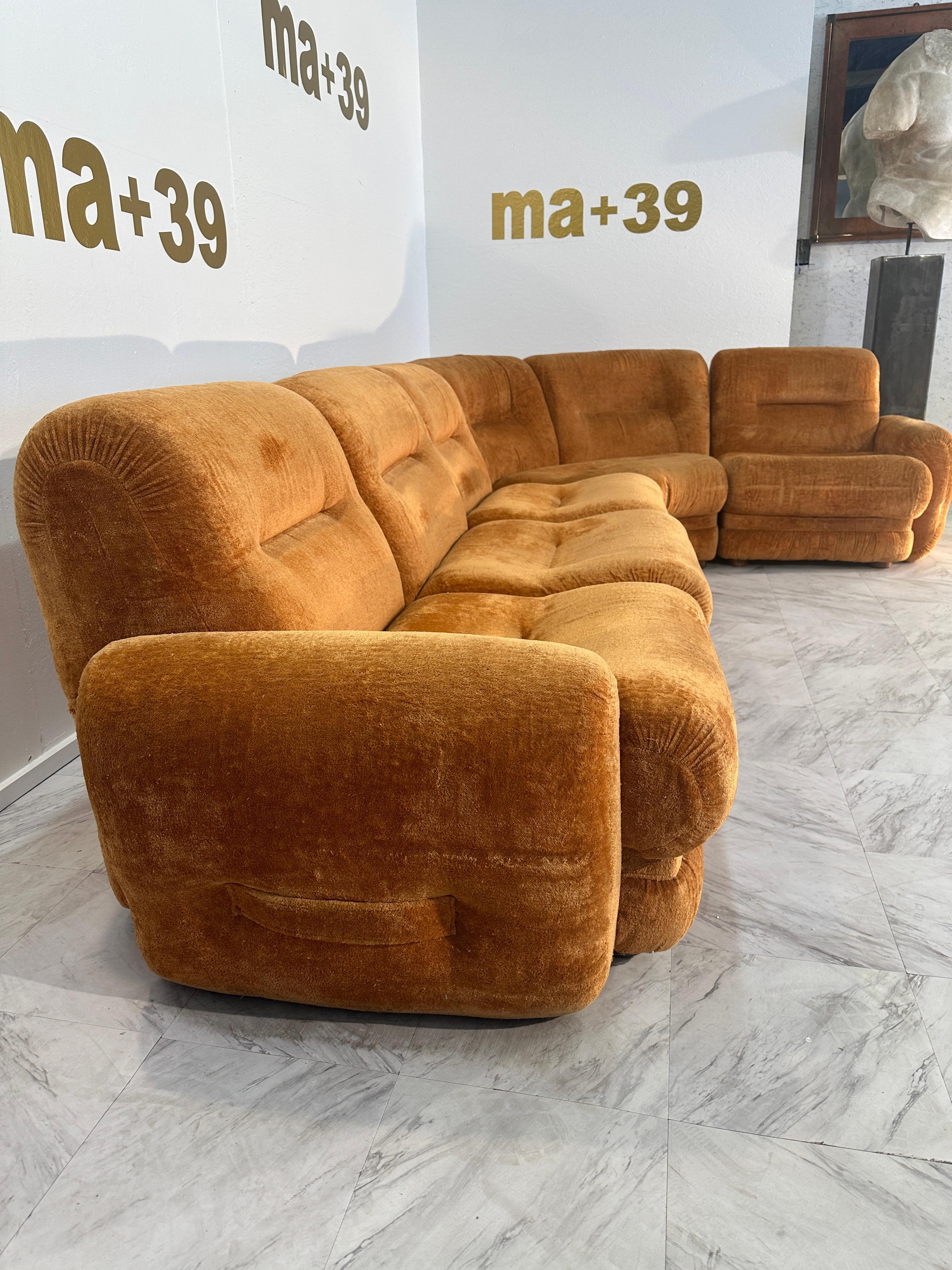 Beautiful Italian Mid Century Sectional Sofa 1980s For Sale 4