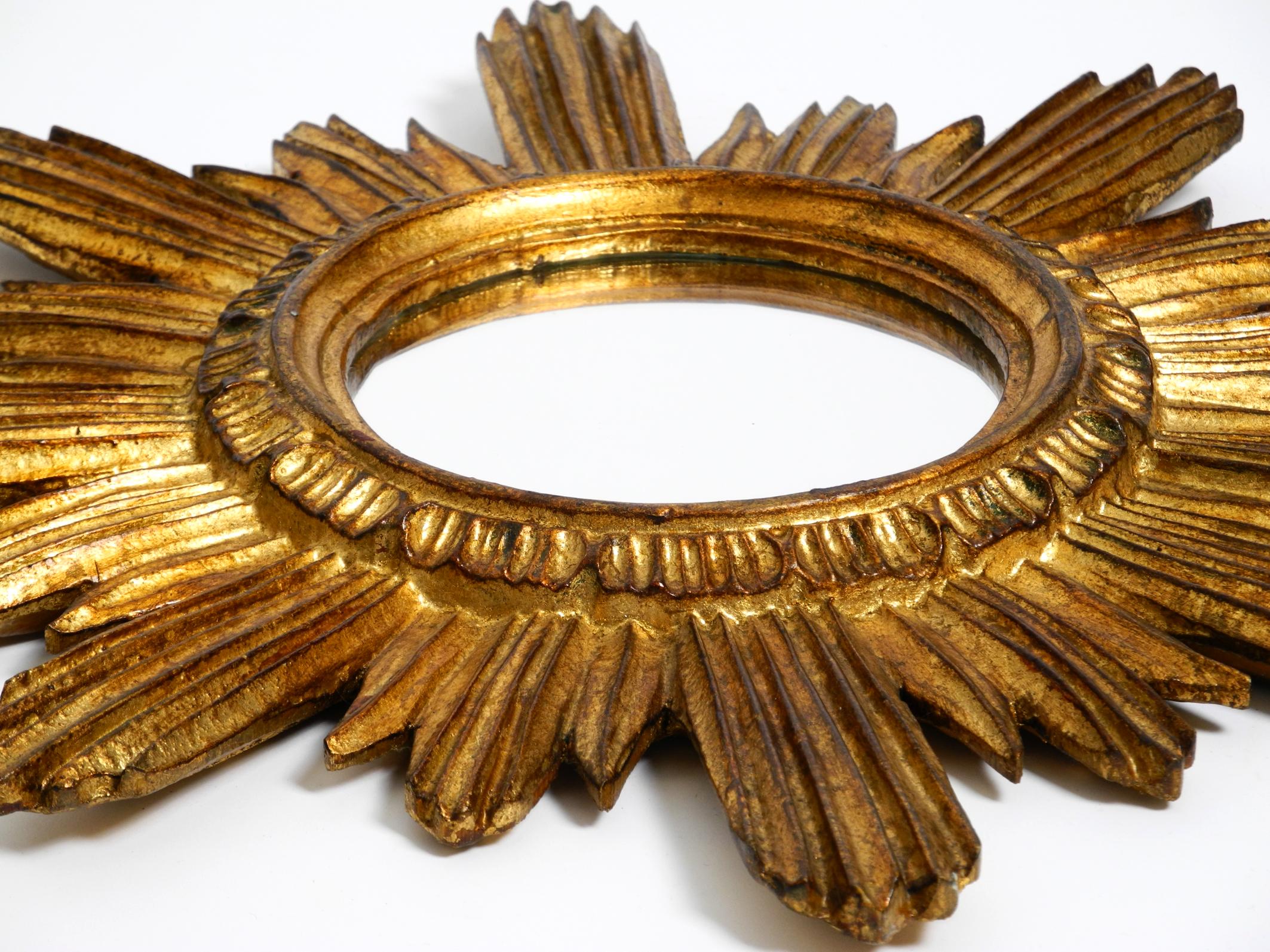 Beautiful Italian Mid Century Sunburst wall mirror made of wood gold plated For Sale 4