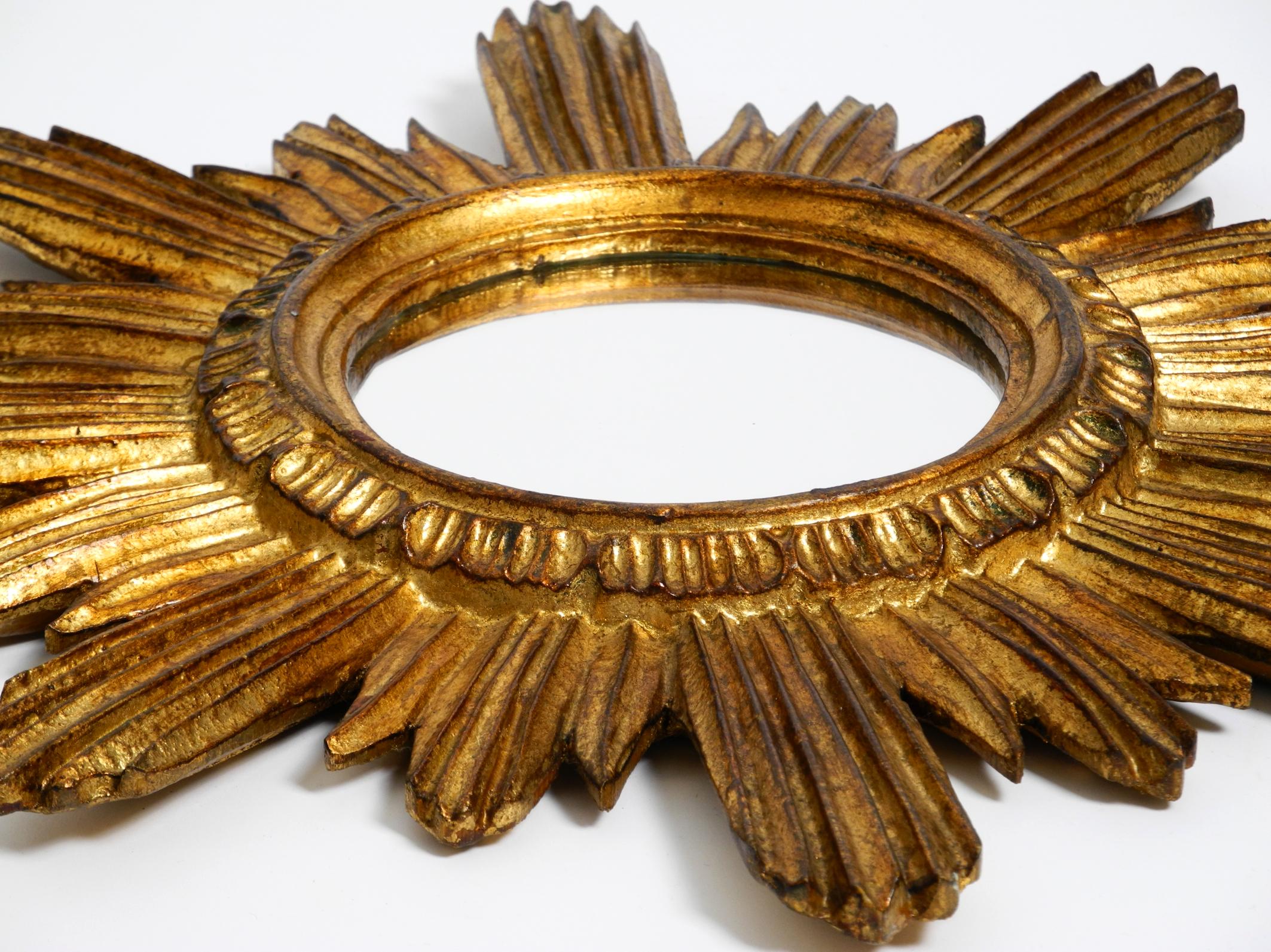 Beautiful Italian Mid Century Sunburst wall mirror made of wood gold plated For Sale 9