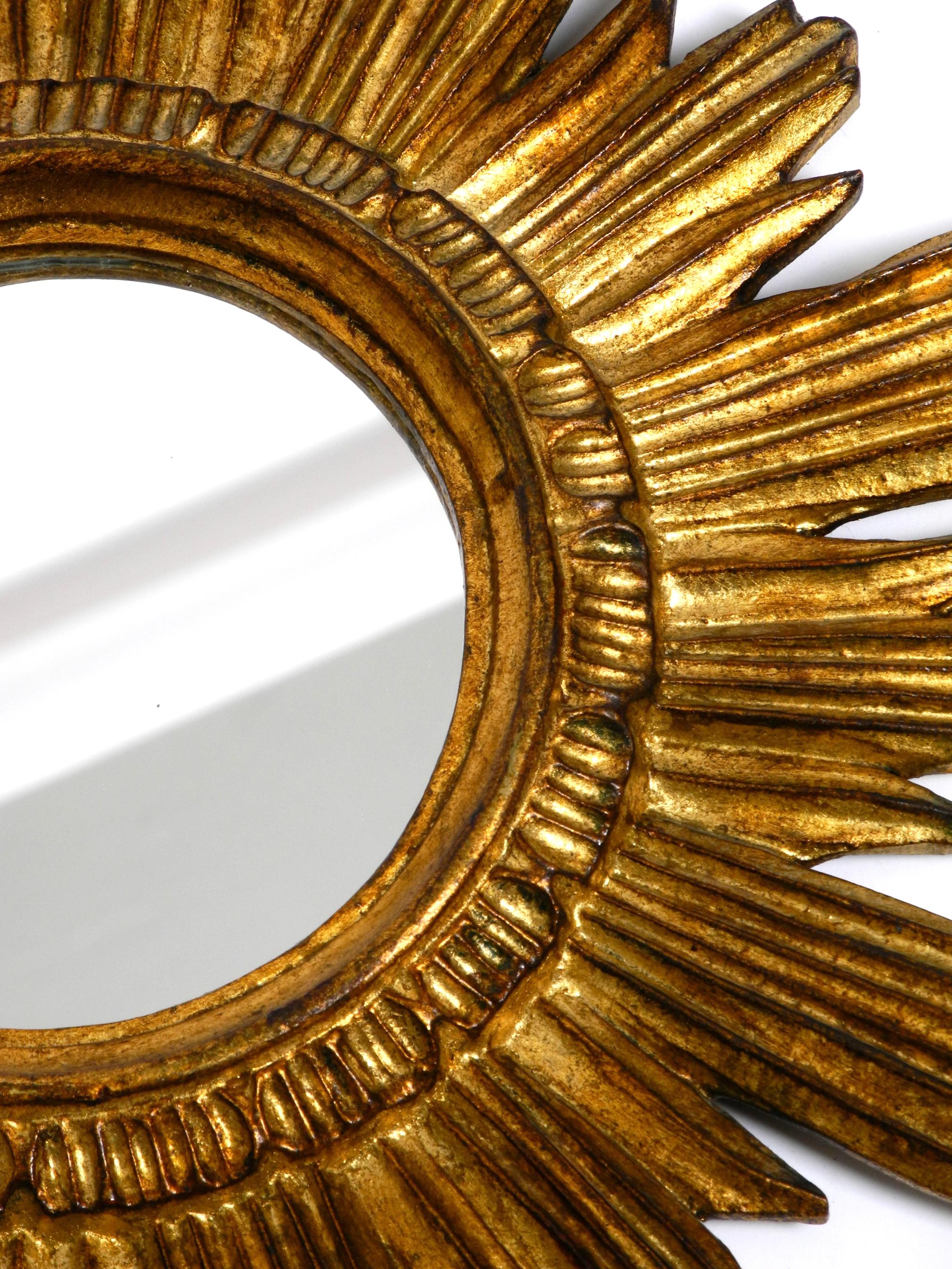Beautiful Italian Mid Century Sunburst wall mirror made of wood gold plated For Sale 10
