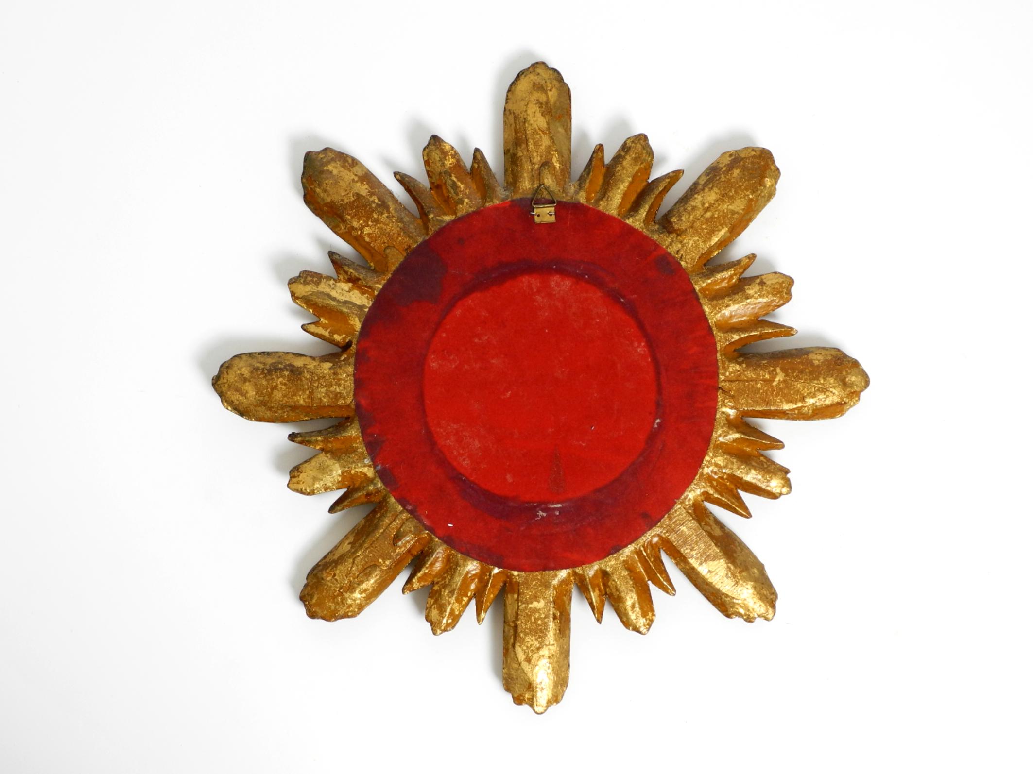 Beautiful Italian Mid Century Sunburst wall mirror made of wood gold plated For Sale 11