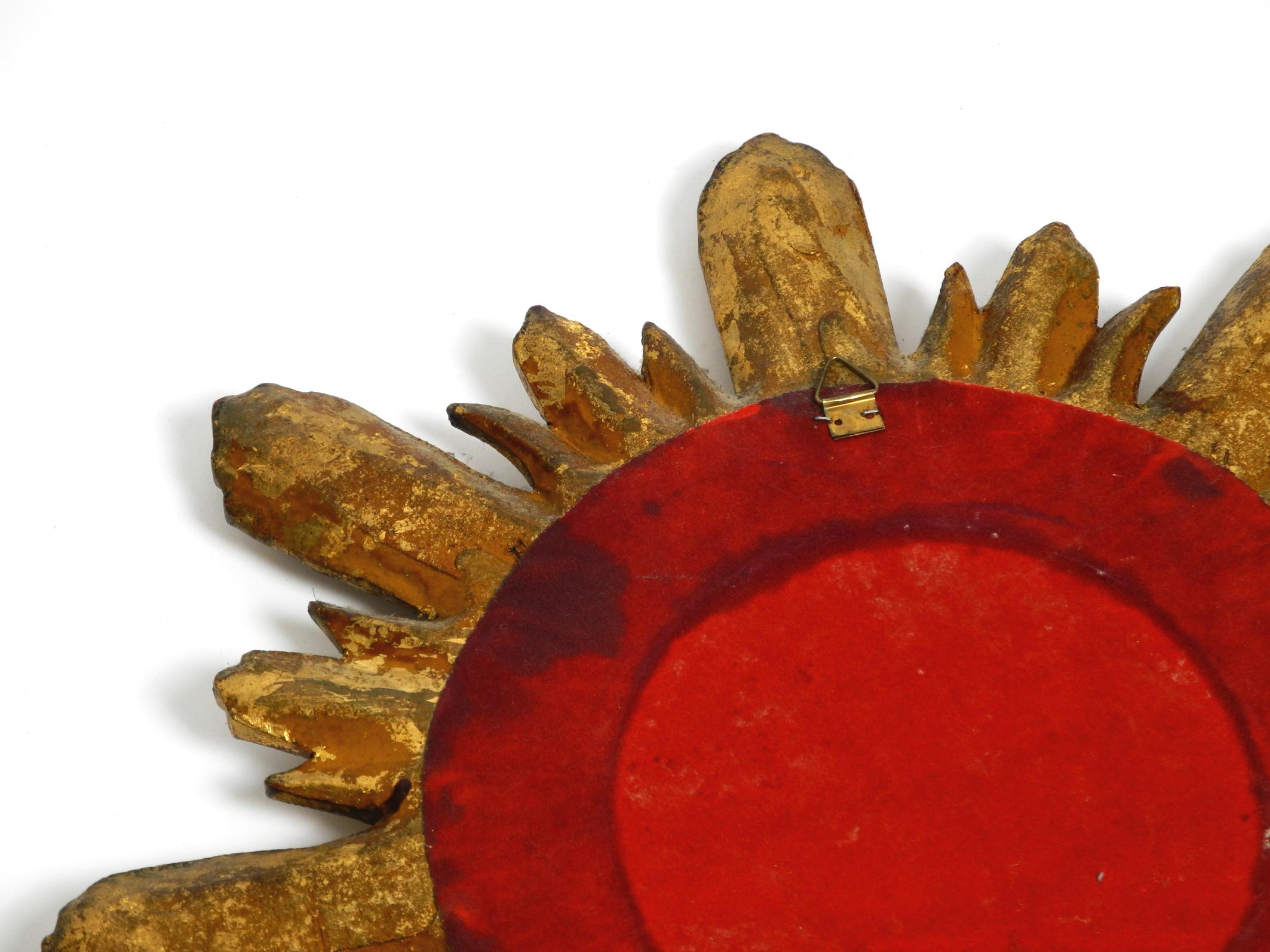 Beautiful Italian Mid Century Sunburst wall mirror made of wood gold plated For Sale 13
