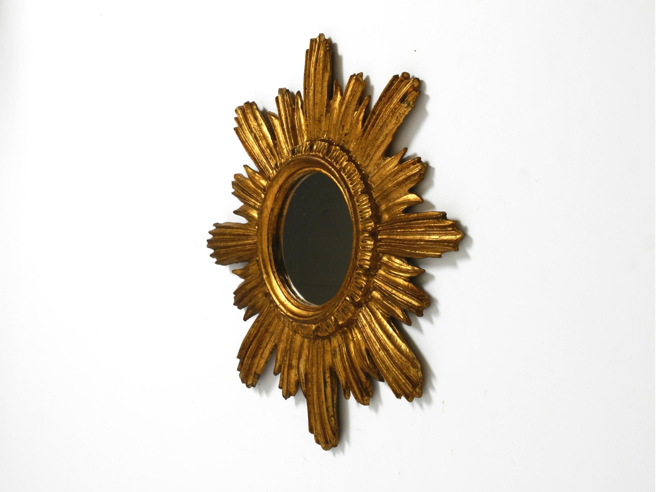 Beautiful Italian Mid Century Sunburst wall mirror made of wood gold plated In Good Condition In München, DE