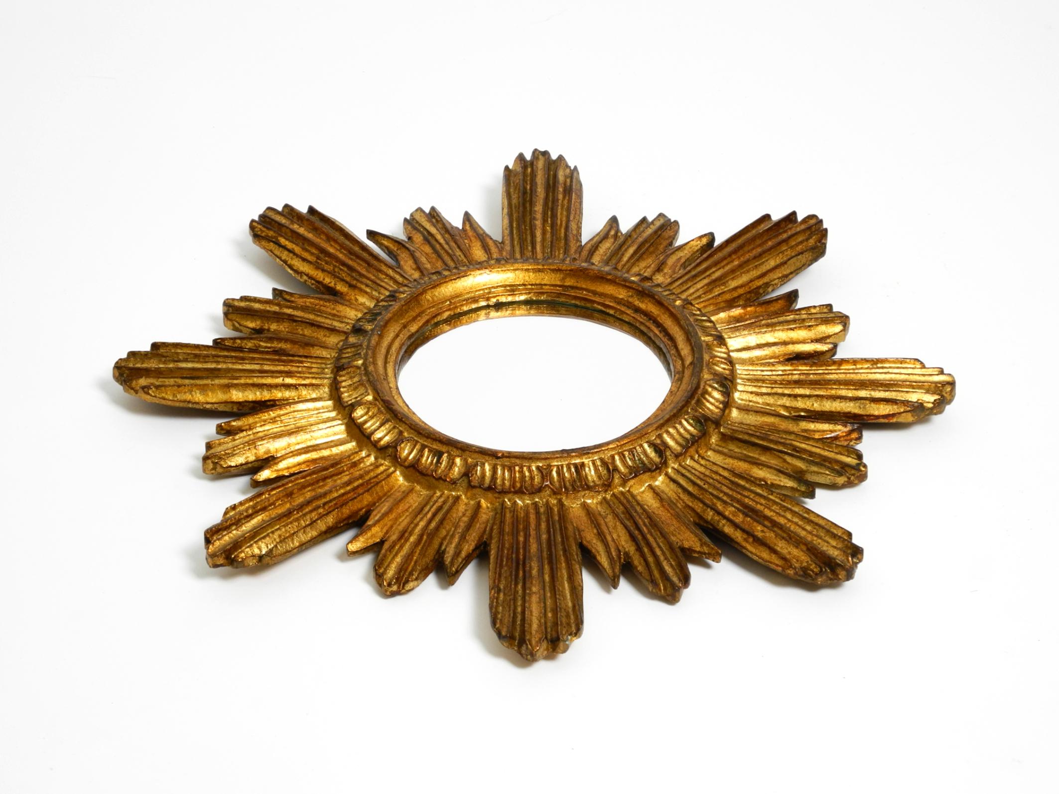 Beautiful Italian Mid Century Sunburst wall mirror made of wood gold plated For Sale 1