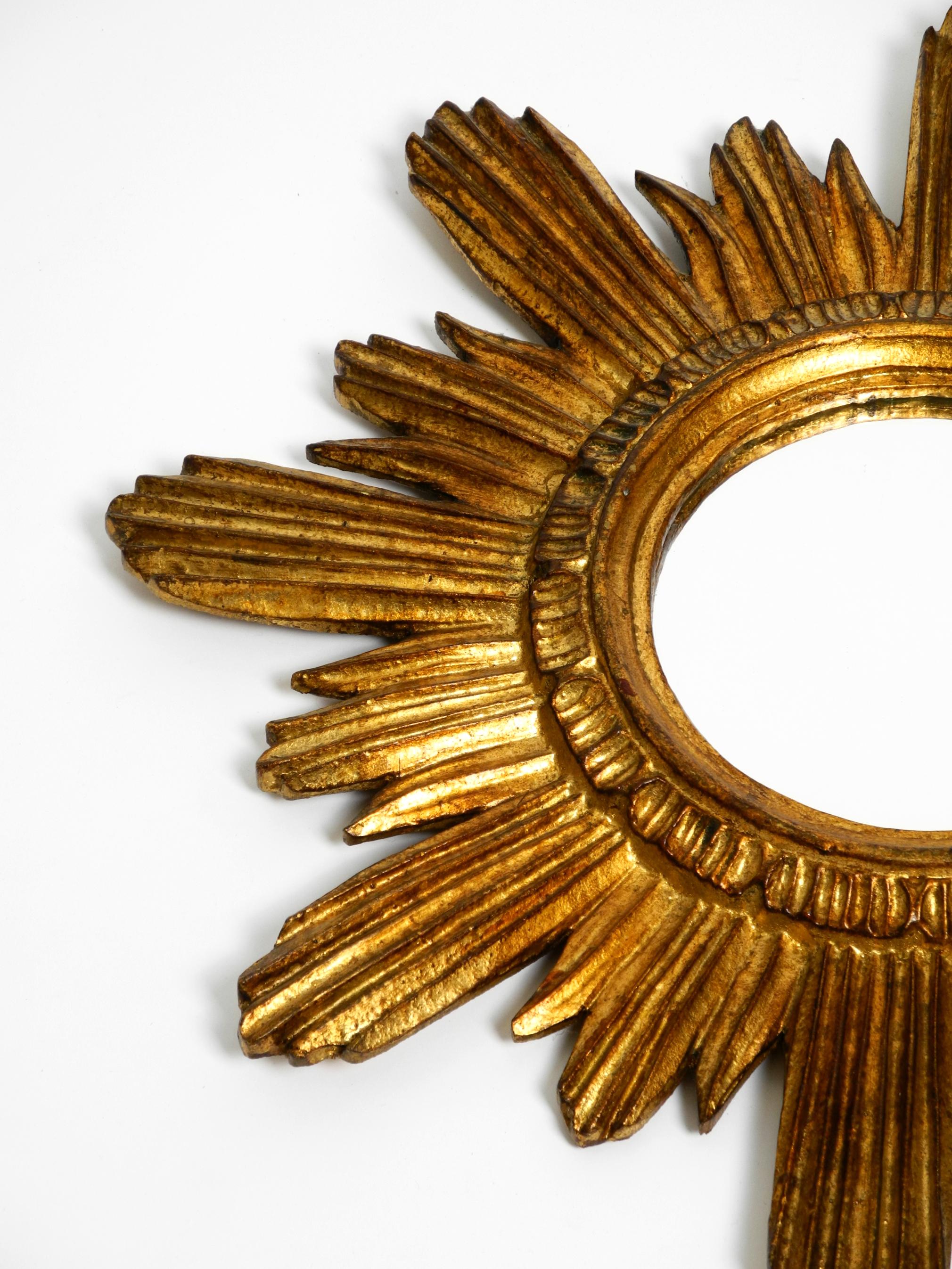 Beautiful Italian Mid Century Sunburst wall mirror made of wood gold plated For Sale 3