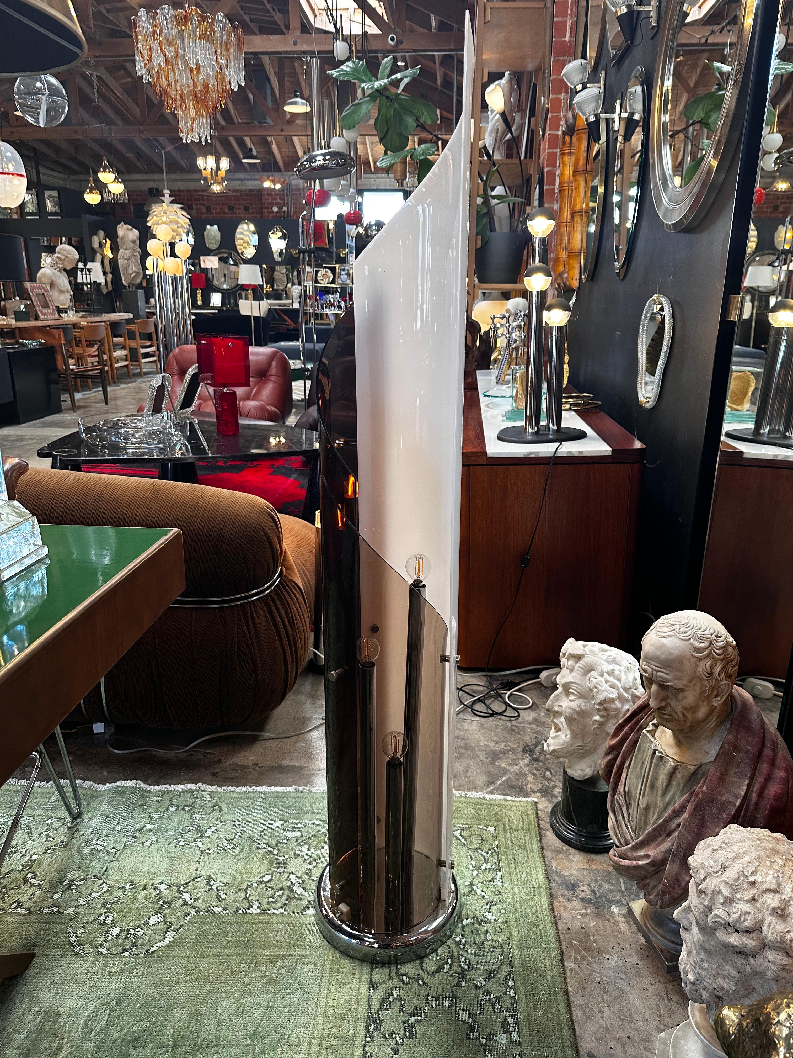 The Beautiful Italian Plexiglass and Chrome Floor Lamp from the 1980s is a striking lighting piece that captures the essence of Italian design during that era. Featuring a combination of sleek plexiglass and chrome elements, this floor lamp exudes
